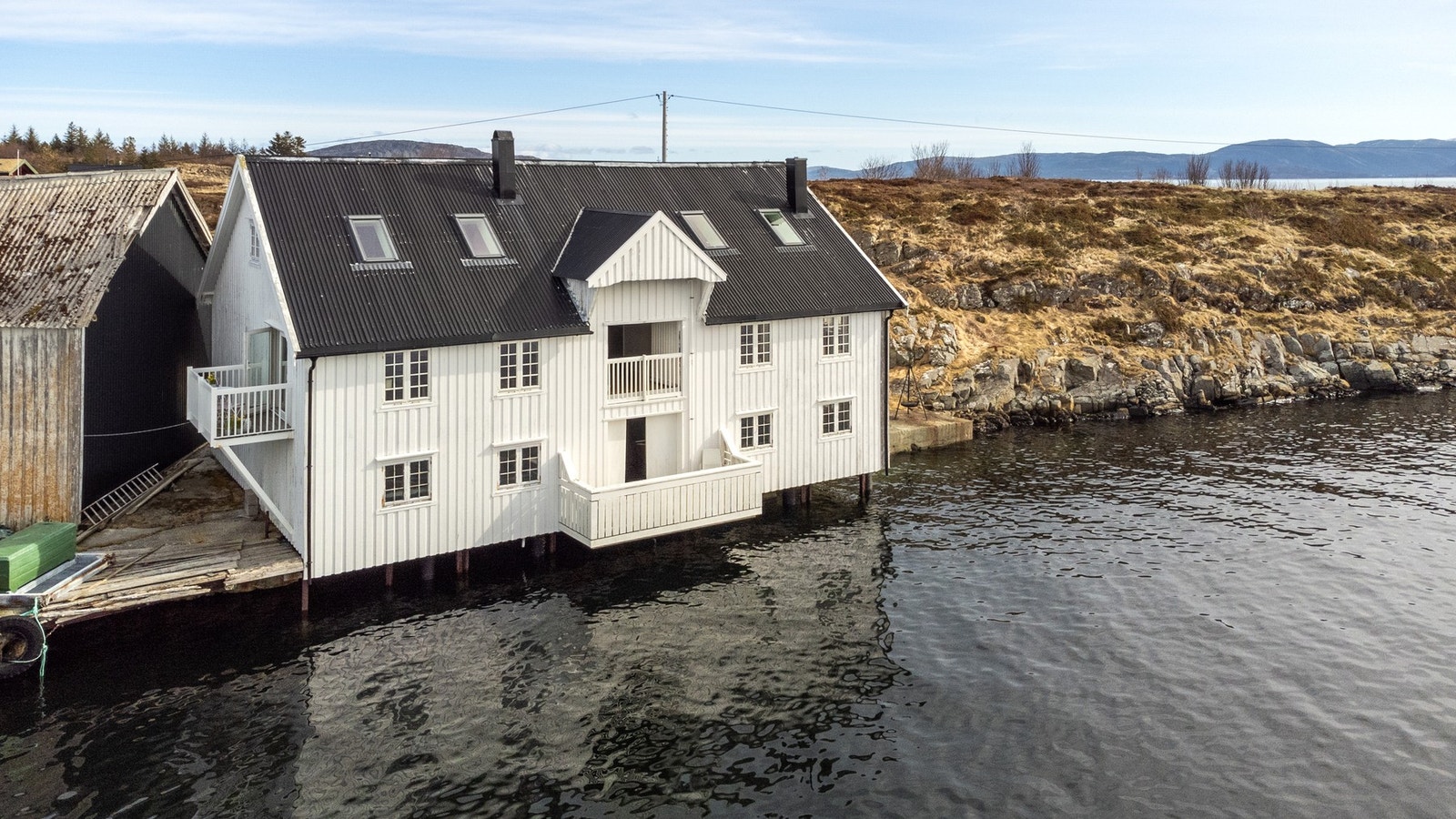 Koselig fritidseiendom beliggende i Kråkvåg Havn Galleribilde