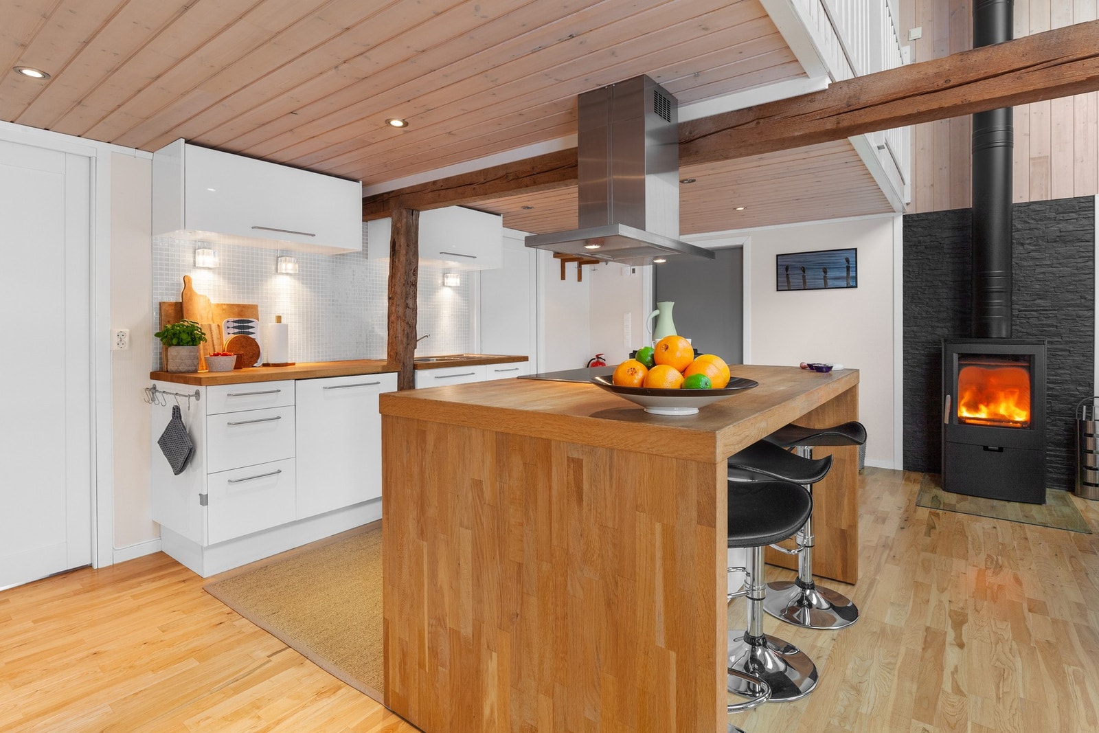 Kjøkkenet har integrerte hvitevarer Galleribilde