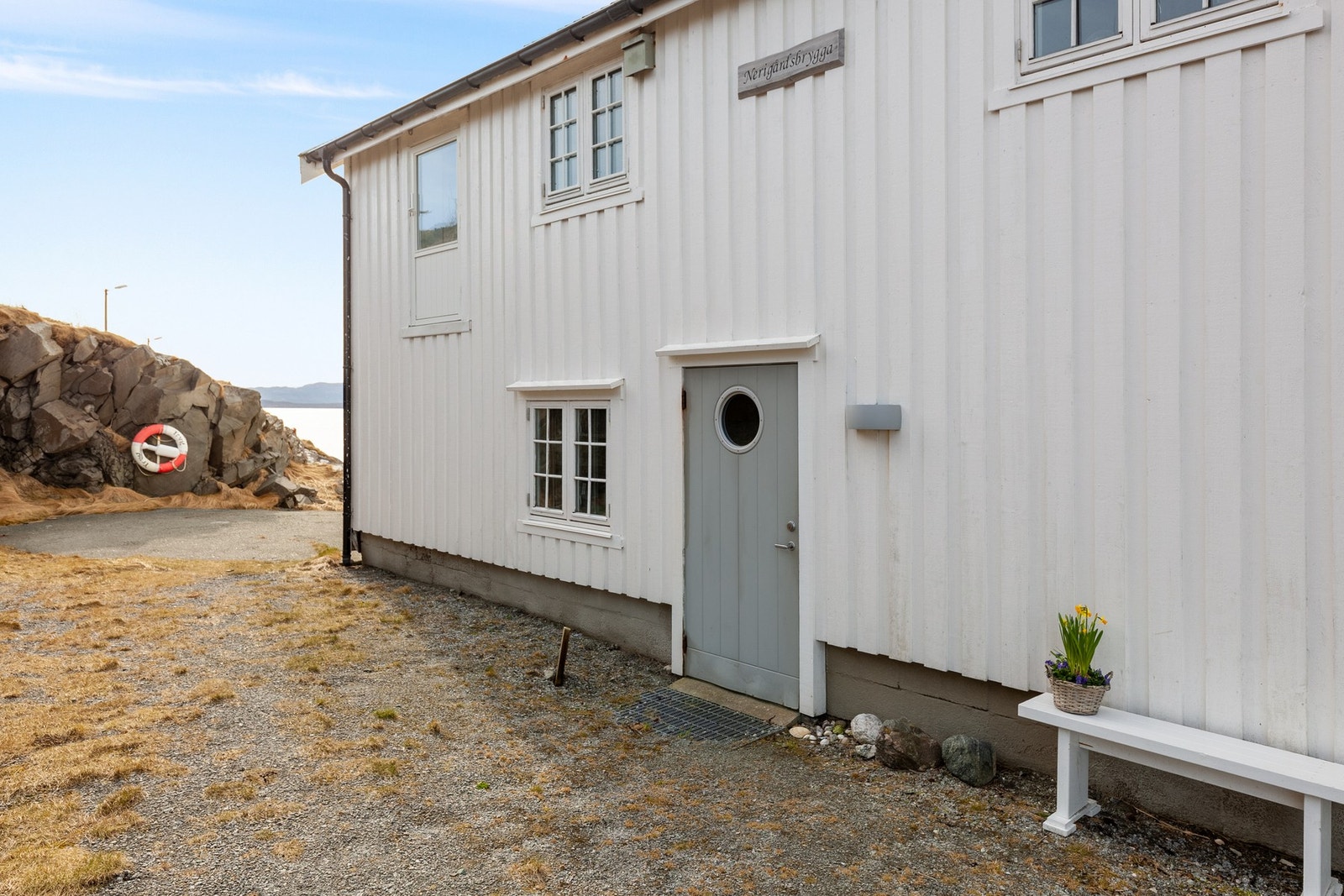 Parkering ved inngangsdøren Galleribilde