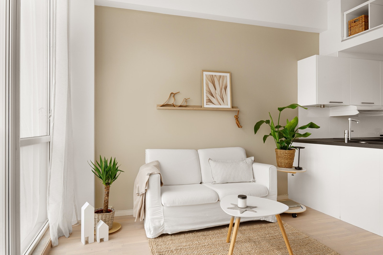 Leilighet med arealeffektiv planløsning og suveren takhøyde. Galleribilde