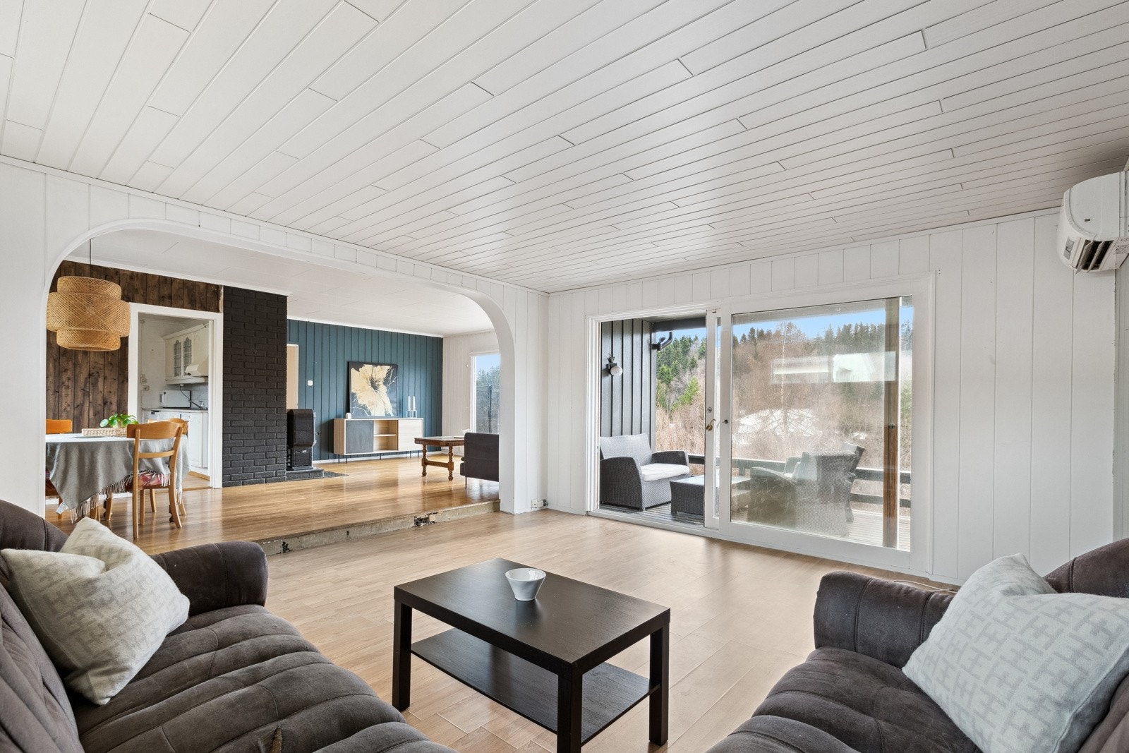 Fra den innerste stuen er det utgang til terrasse. Galleribilde