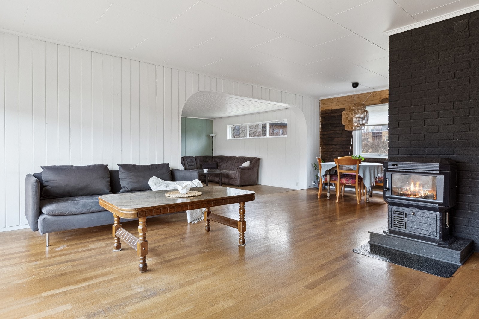 Her finner du også en vedovn for behagelig varme under vinterhalvåret. Galleribilde