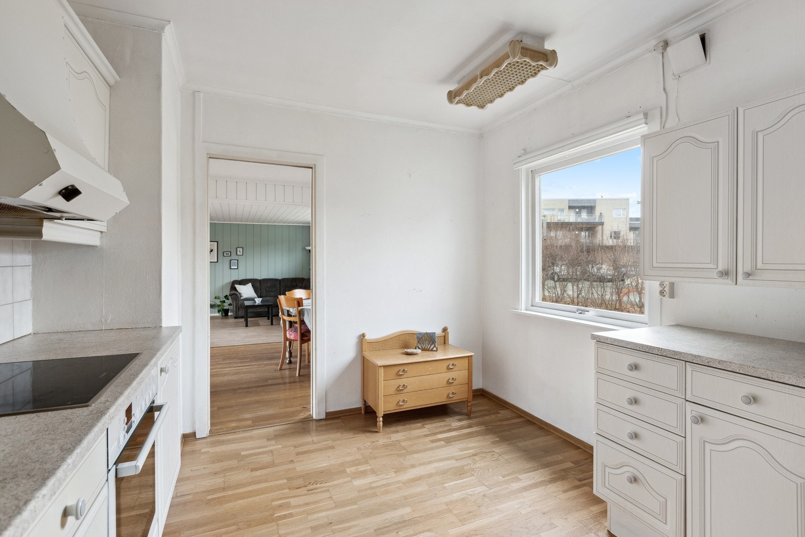 Stekeplate og stekeovn er integrert. Galleribilde