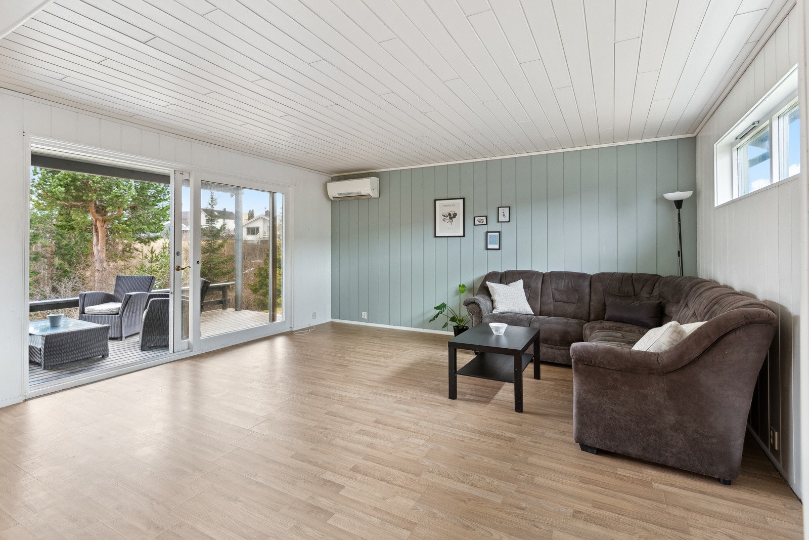 I stuen finner du en varmepumpe som er godt for varme sommerdager, og kalde vinterkvelder. Galleribilde