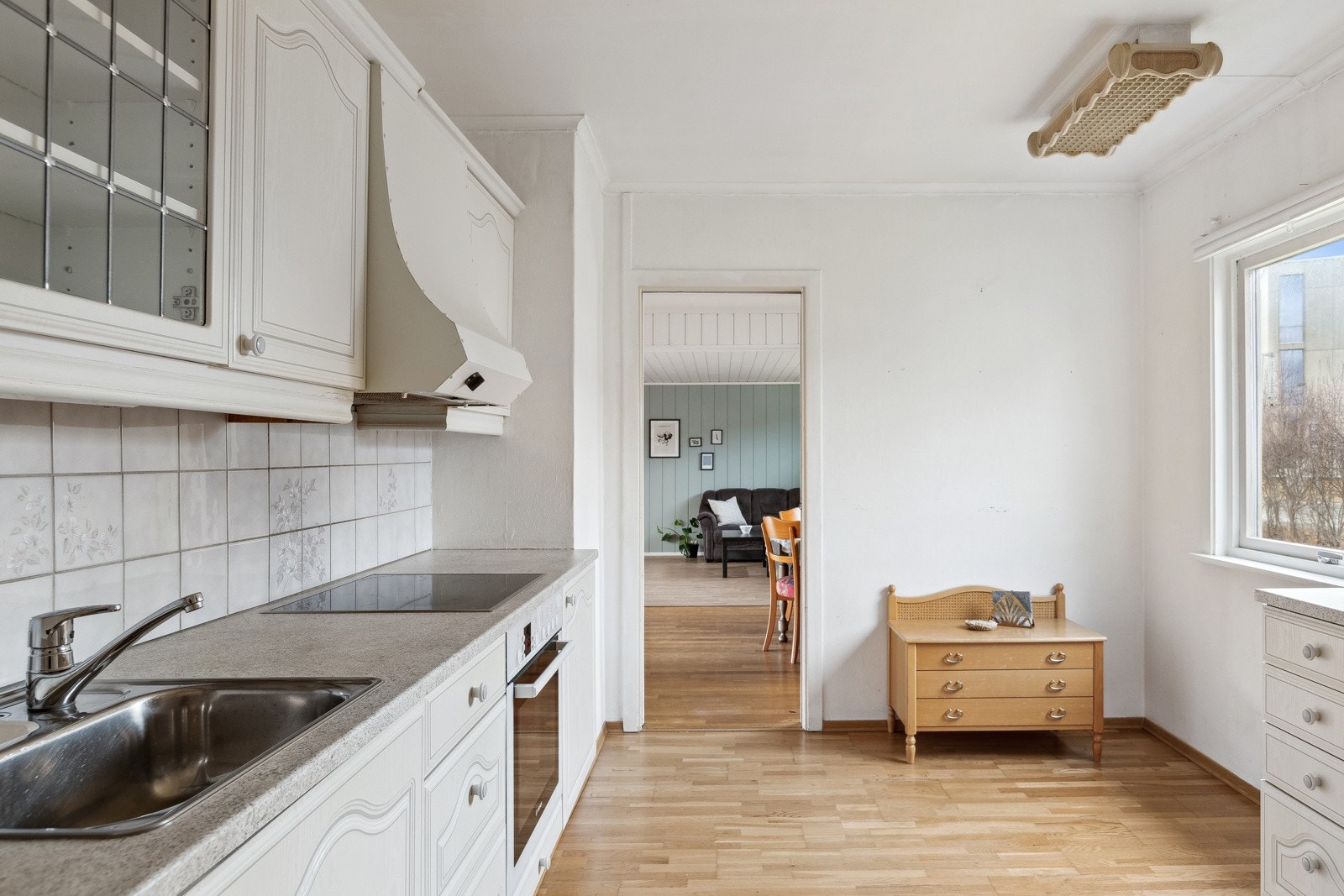 Det er rikelig med benkeplass og godt med oppbevaring. Galleribilde