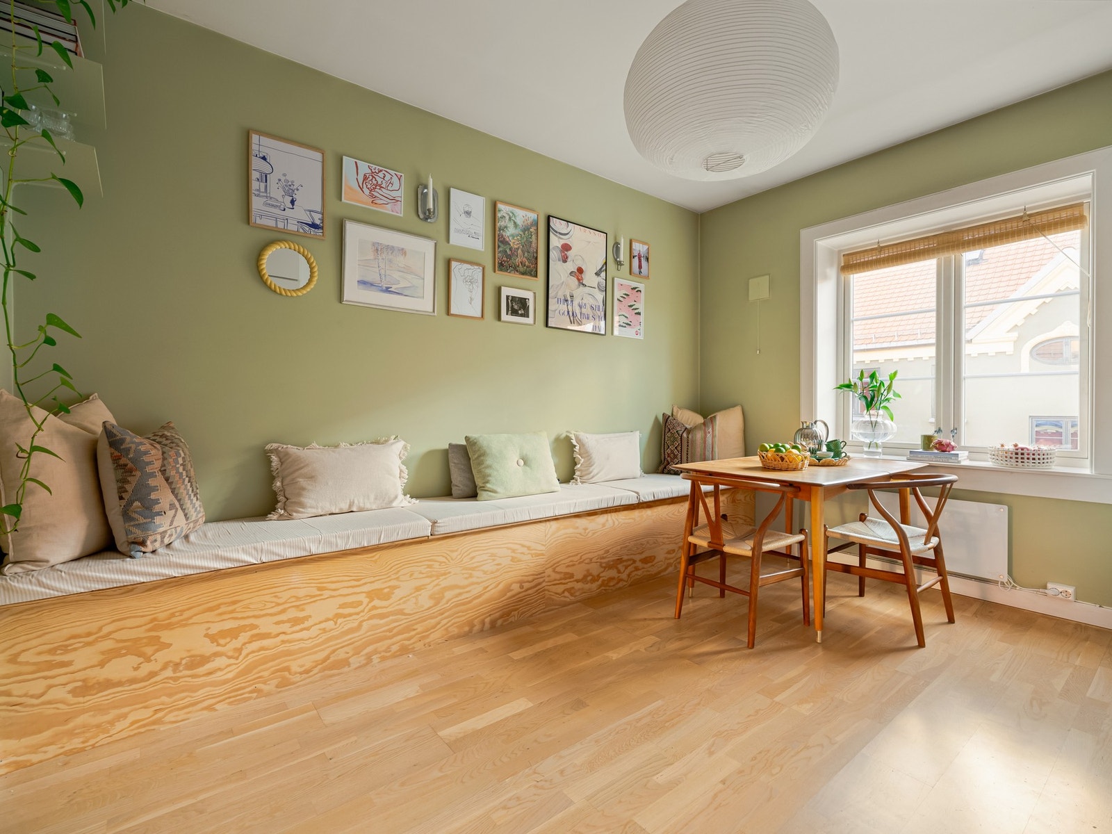 Her er det også rikelig med plass til langbord, dersom du er av typen som har mange venner eller stor familie. Galleribilde