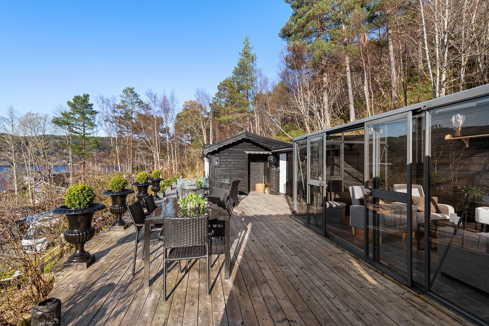 Svært mye areal med flere møbleringsmuligheter. Galleribilde