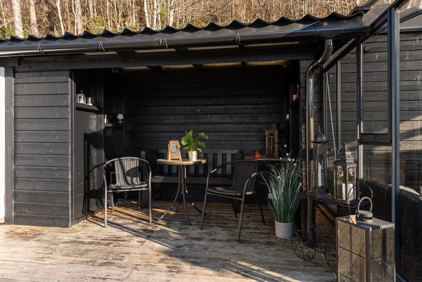 På terrassen er det overbygde uteplasser og rom for flere sittegrupper. Galleribilde