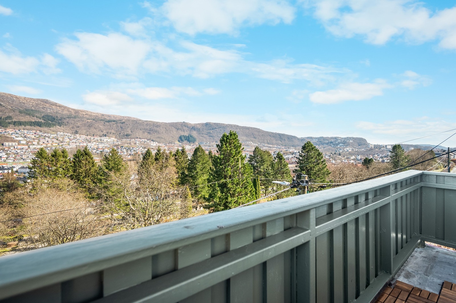Altanen kan innredes med utemøblement. Galleribilde