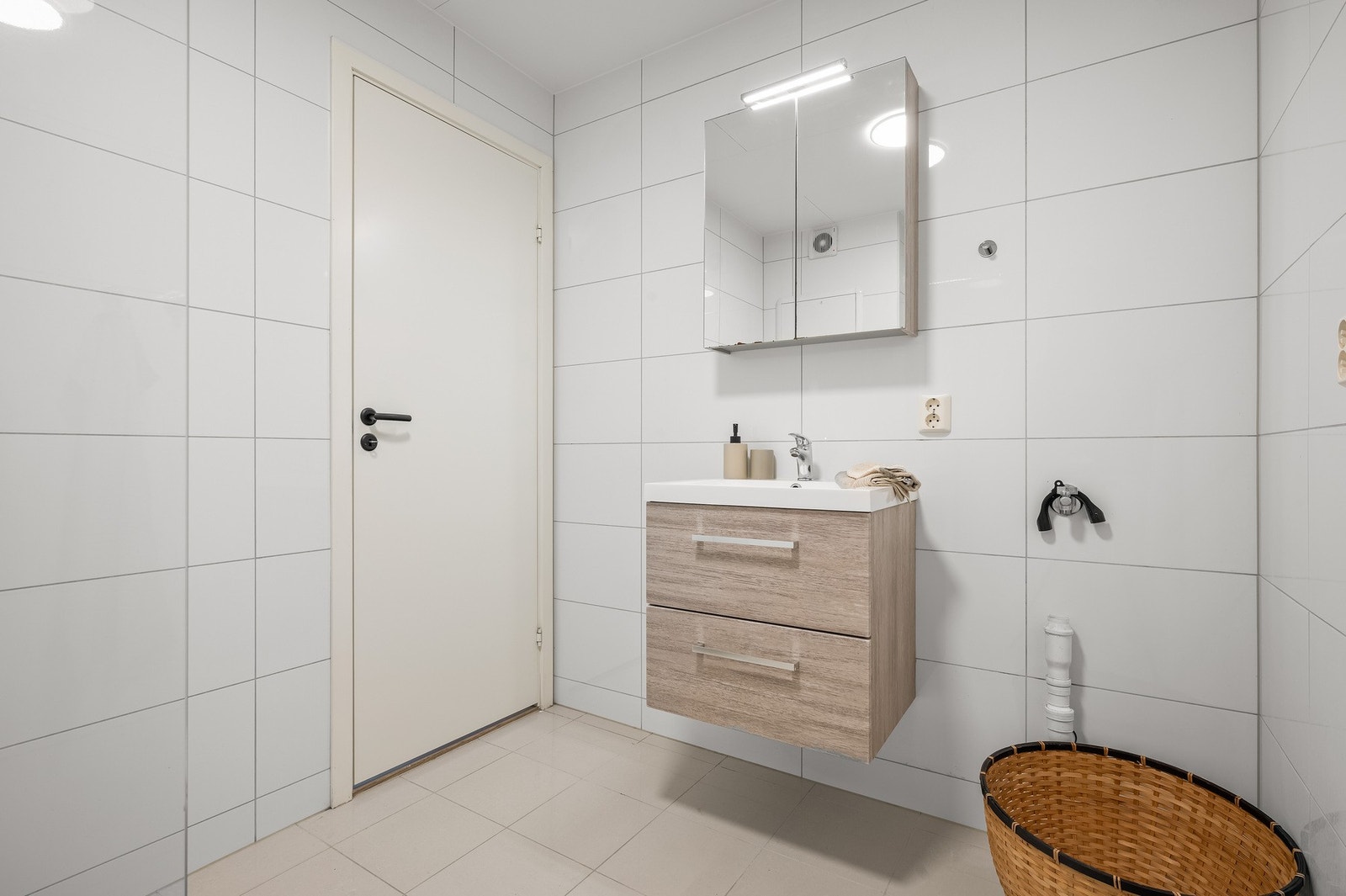Oppvarming med varmekabler i gulv på badet. Galleribilde