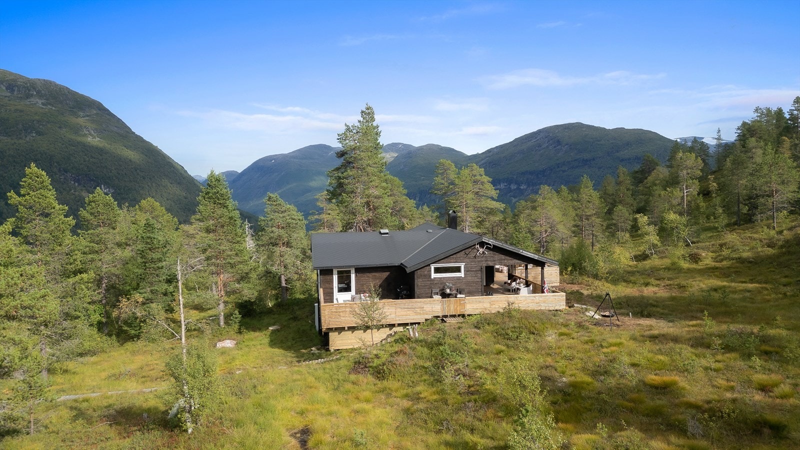 Uteområde rundt hytta Galleribilde
