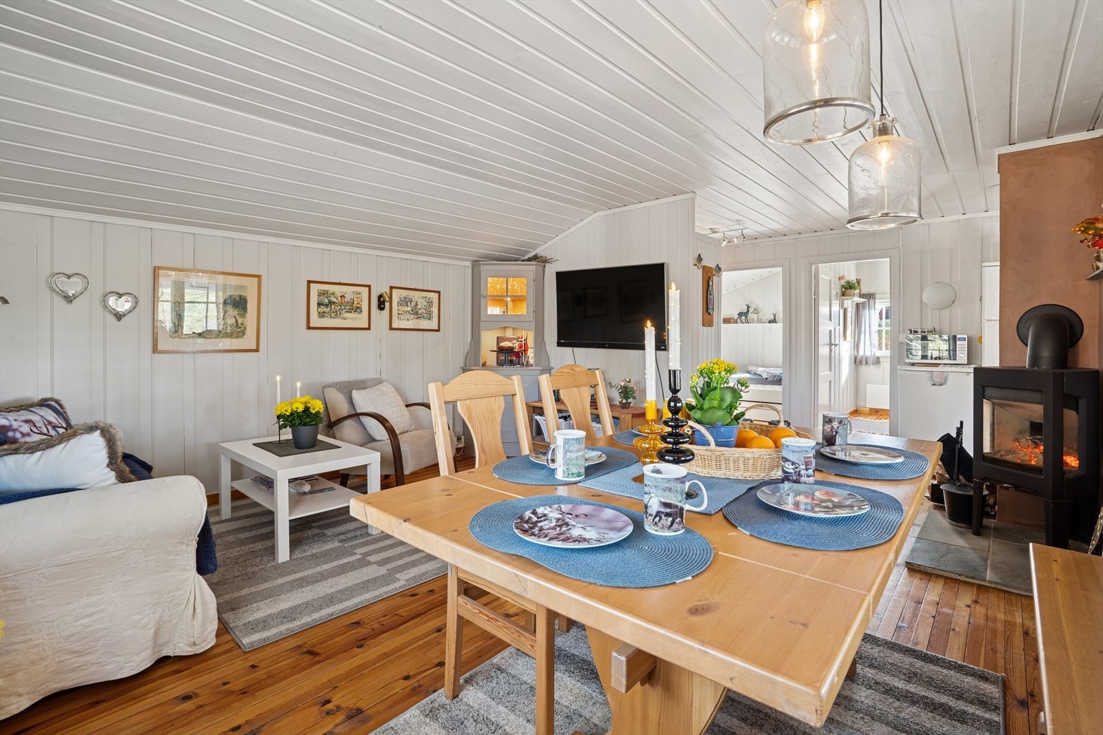 Stuen i hytta er en naturlig samlingsplass for hele familien. Galleribilde