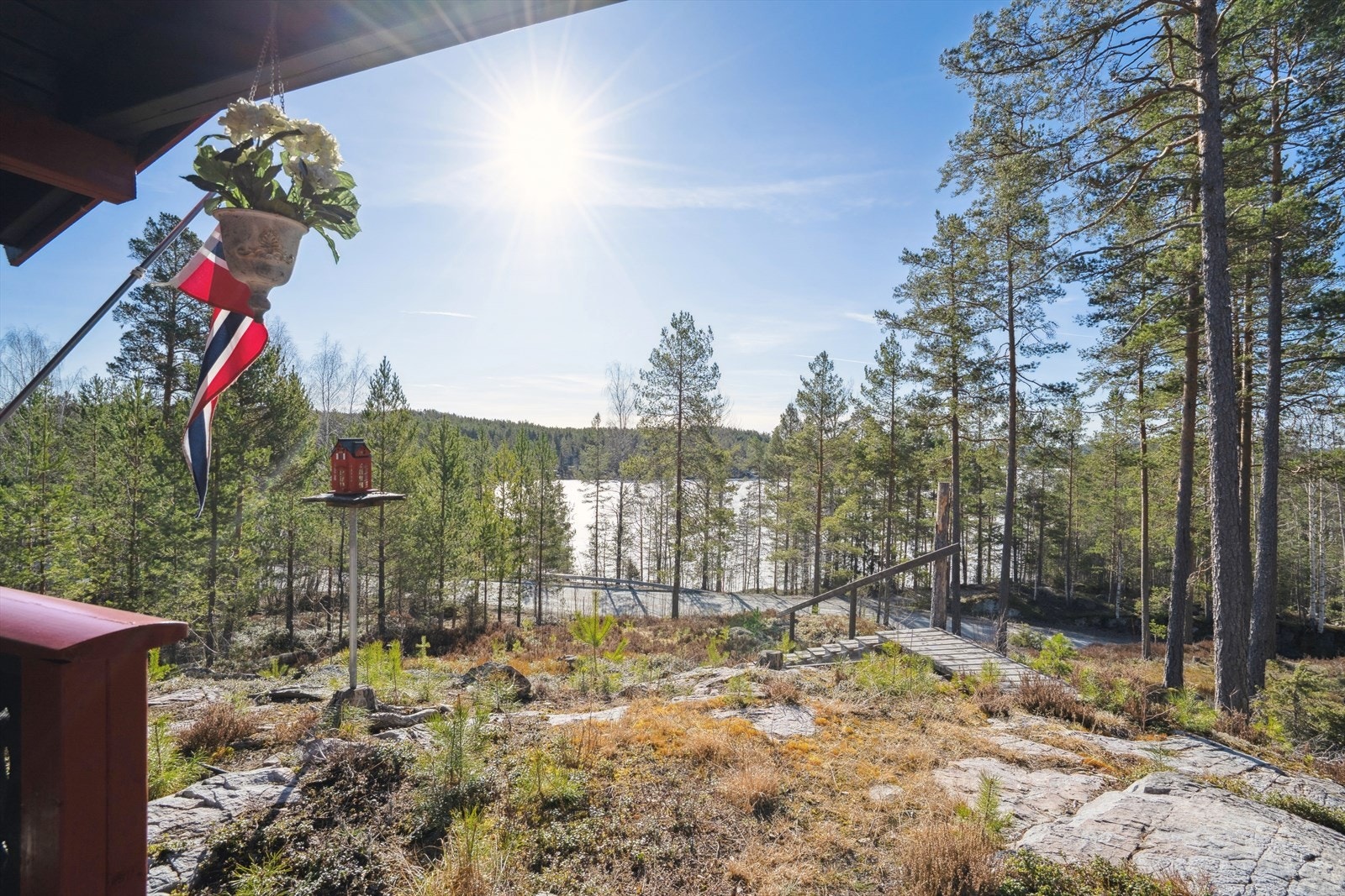 Herlig overbygget uteplass utenfor annekset. Galleribilde