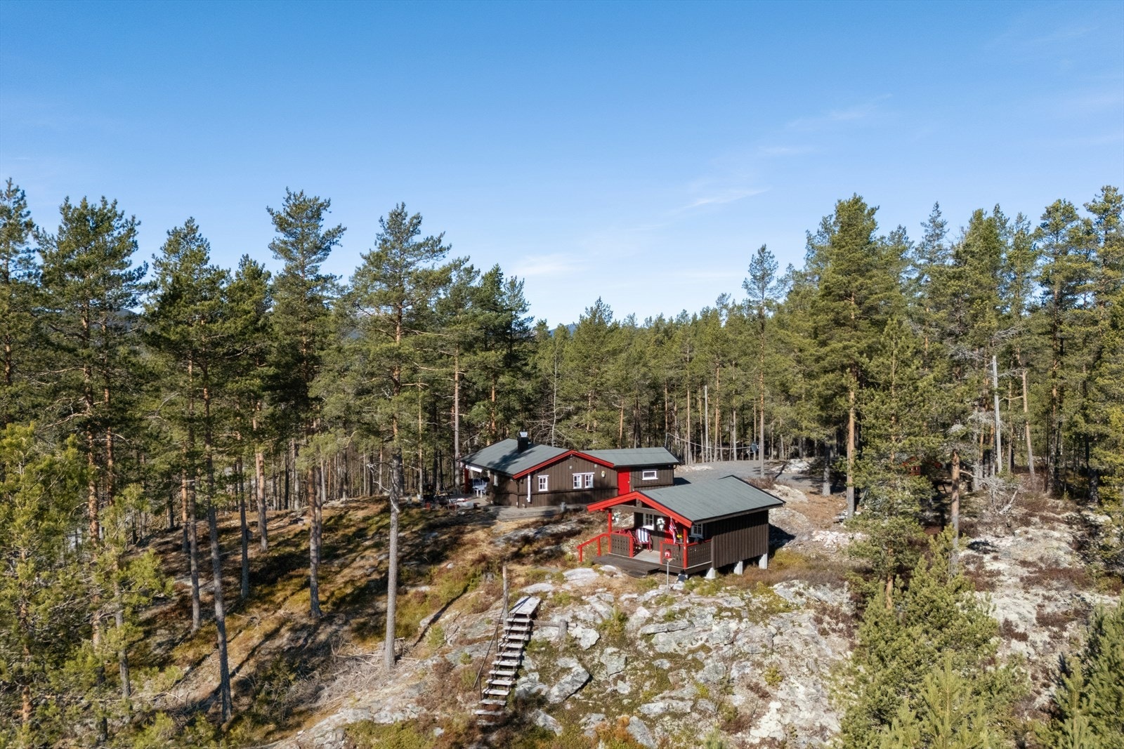 DNB Eiendom v/ Stine Fostvedt Dale har gleden av å presentere Hovinvegen 237! Galleribilde