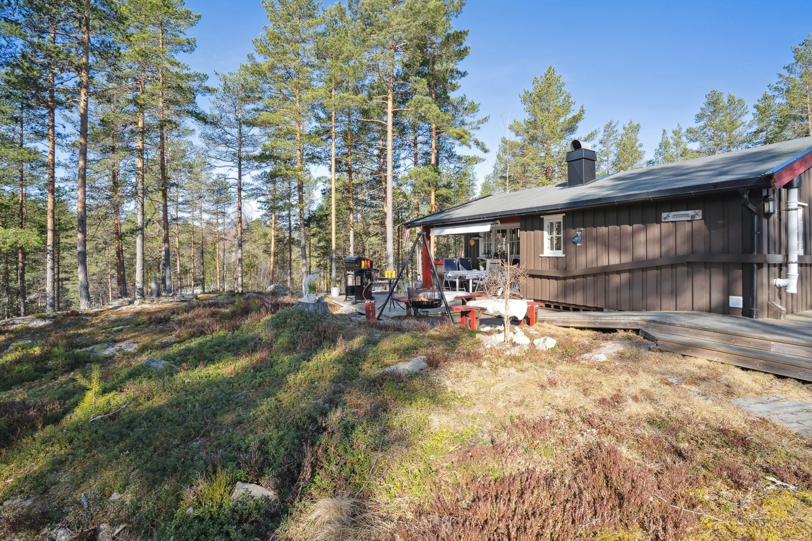 Hytta ligger fritt og åpent til uten innsyn. Galleribilde