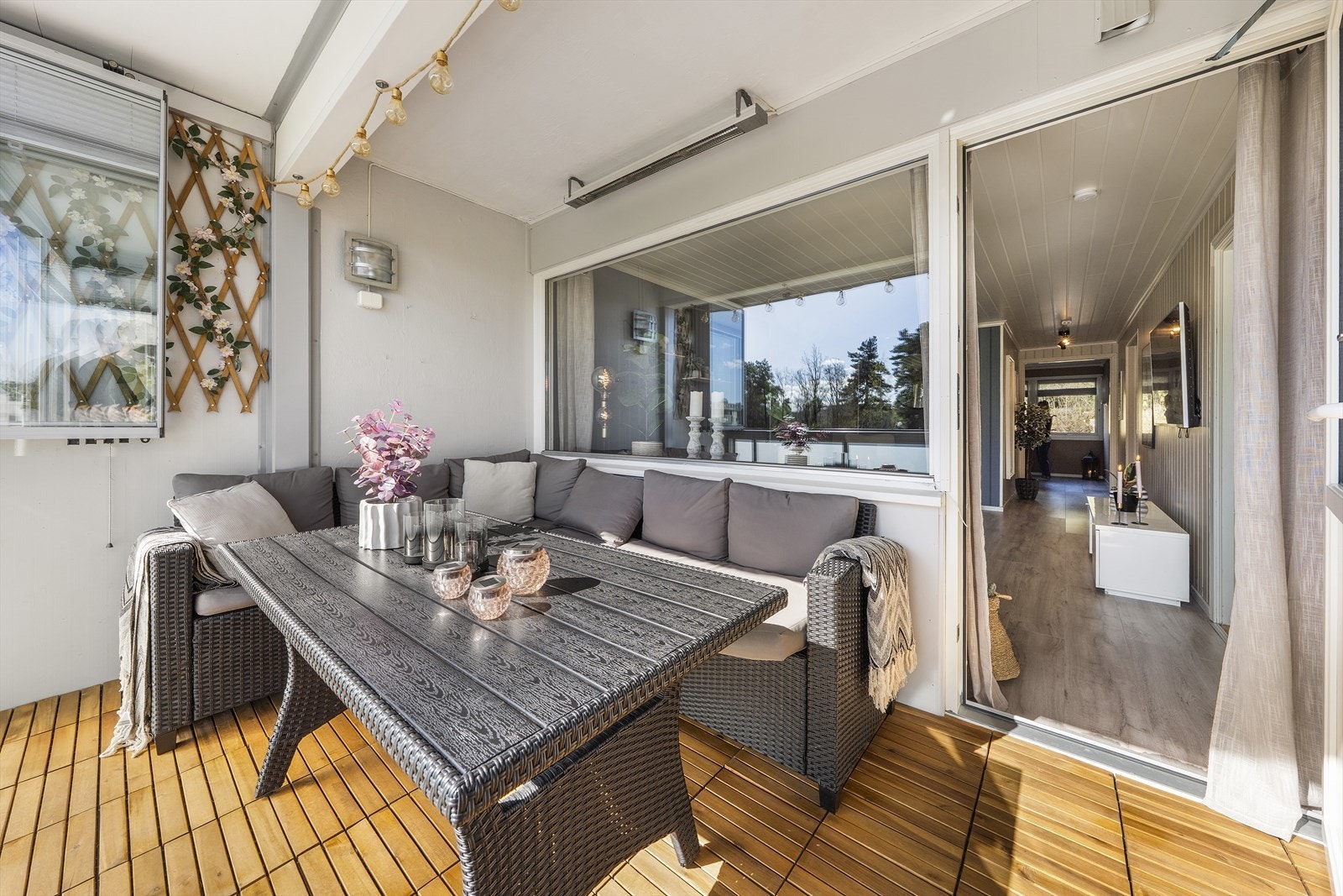 Tiltalende 3-roms leilighet i 1. etasje med populær og barnevennlig beliggenhet - Solrik og innglasset balkong Galleribilde