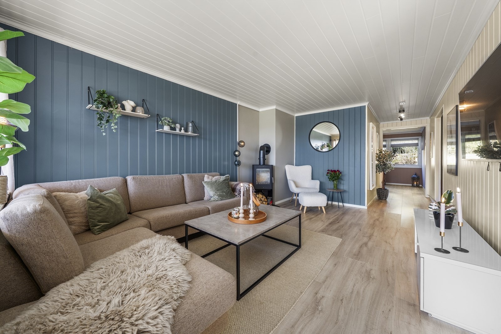 Det er montert nyere vedovn (2023) som gir leiligheten god varme Galleribilde