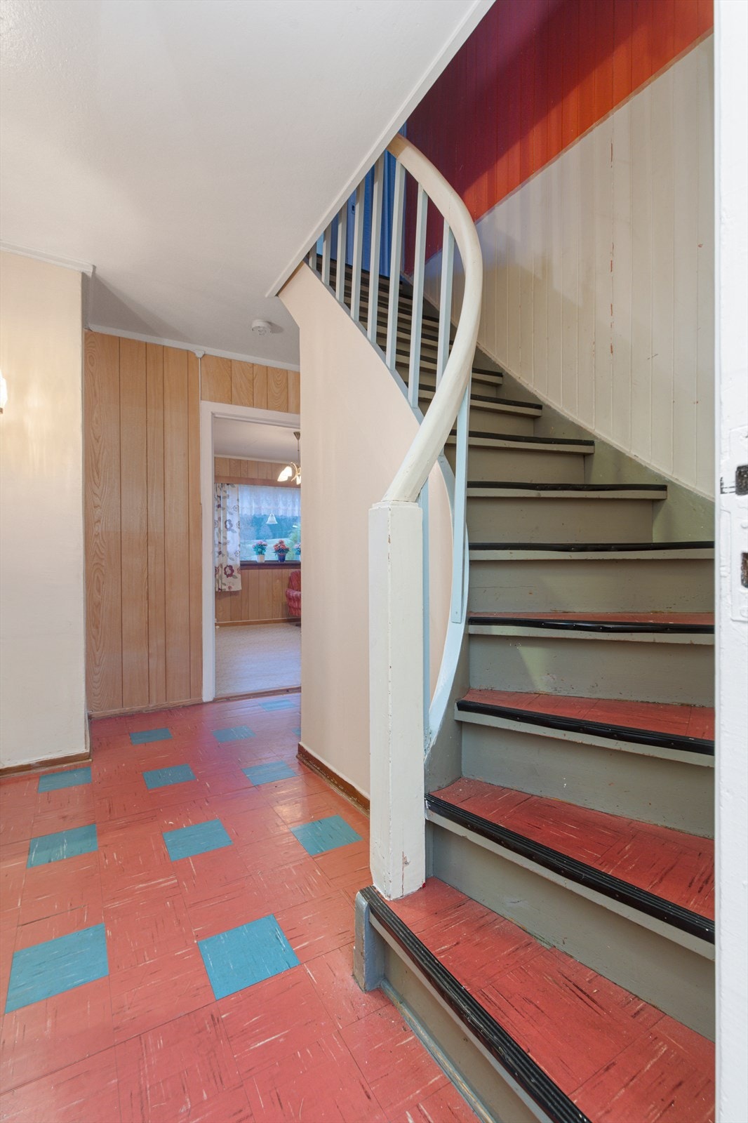 Trapp opp til loftsetasjen Galleribilde