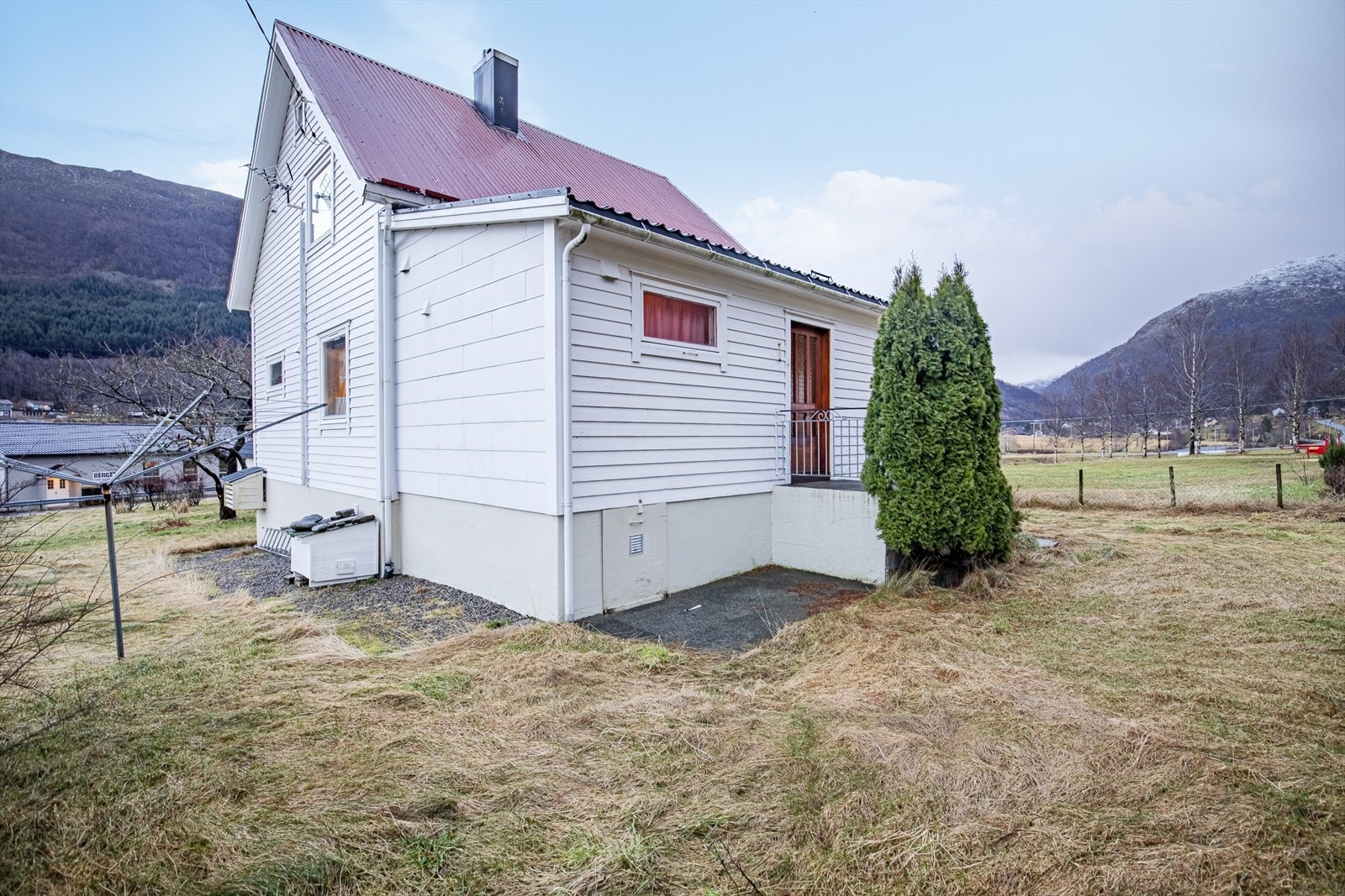 Det er et tilbygg fra 1972 på baksiden av boligen Galleribilde
