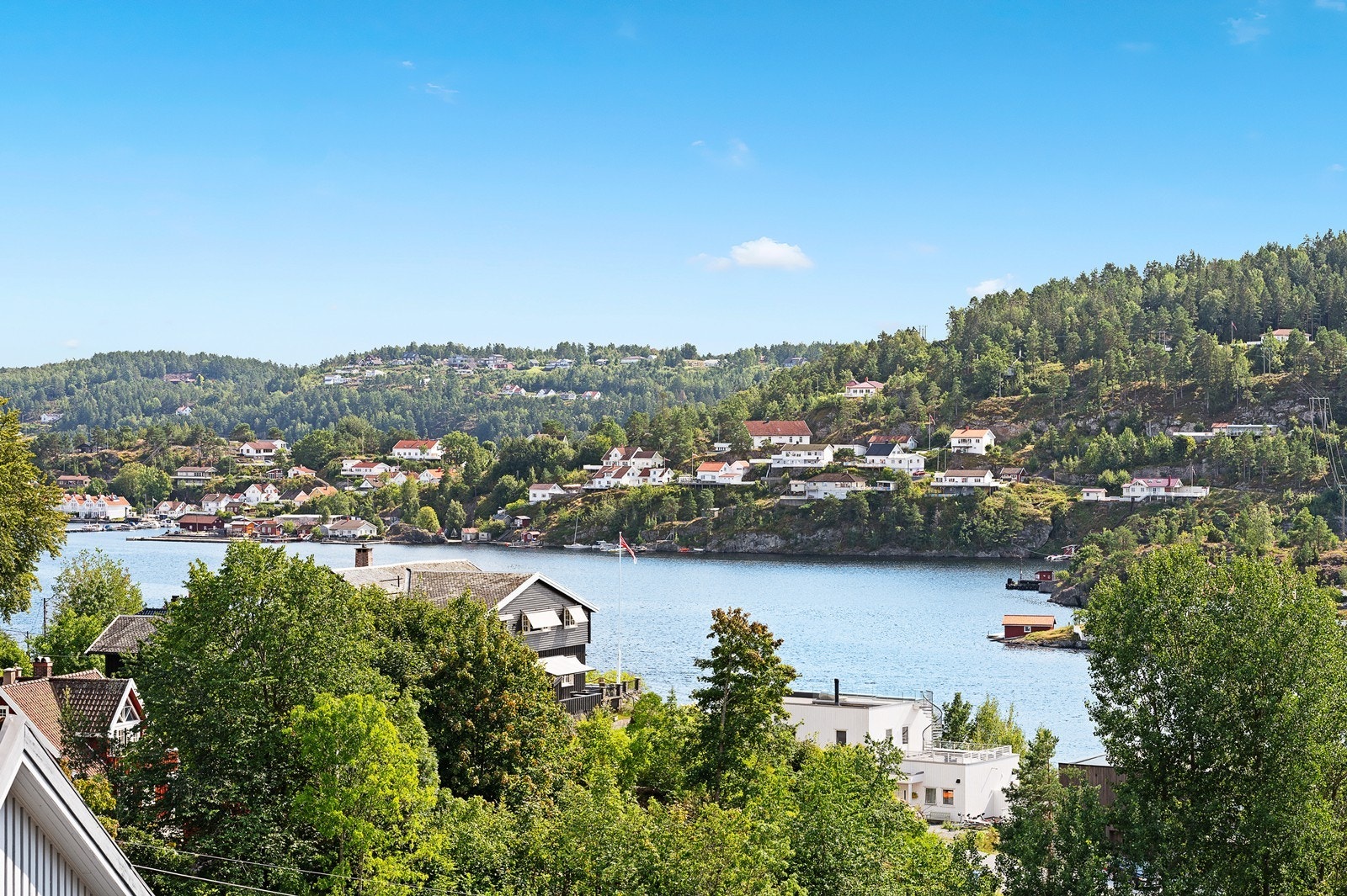 Sjøutsikten fra verandaen Galleribilde