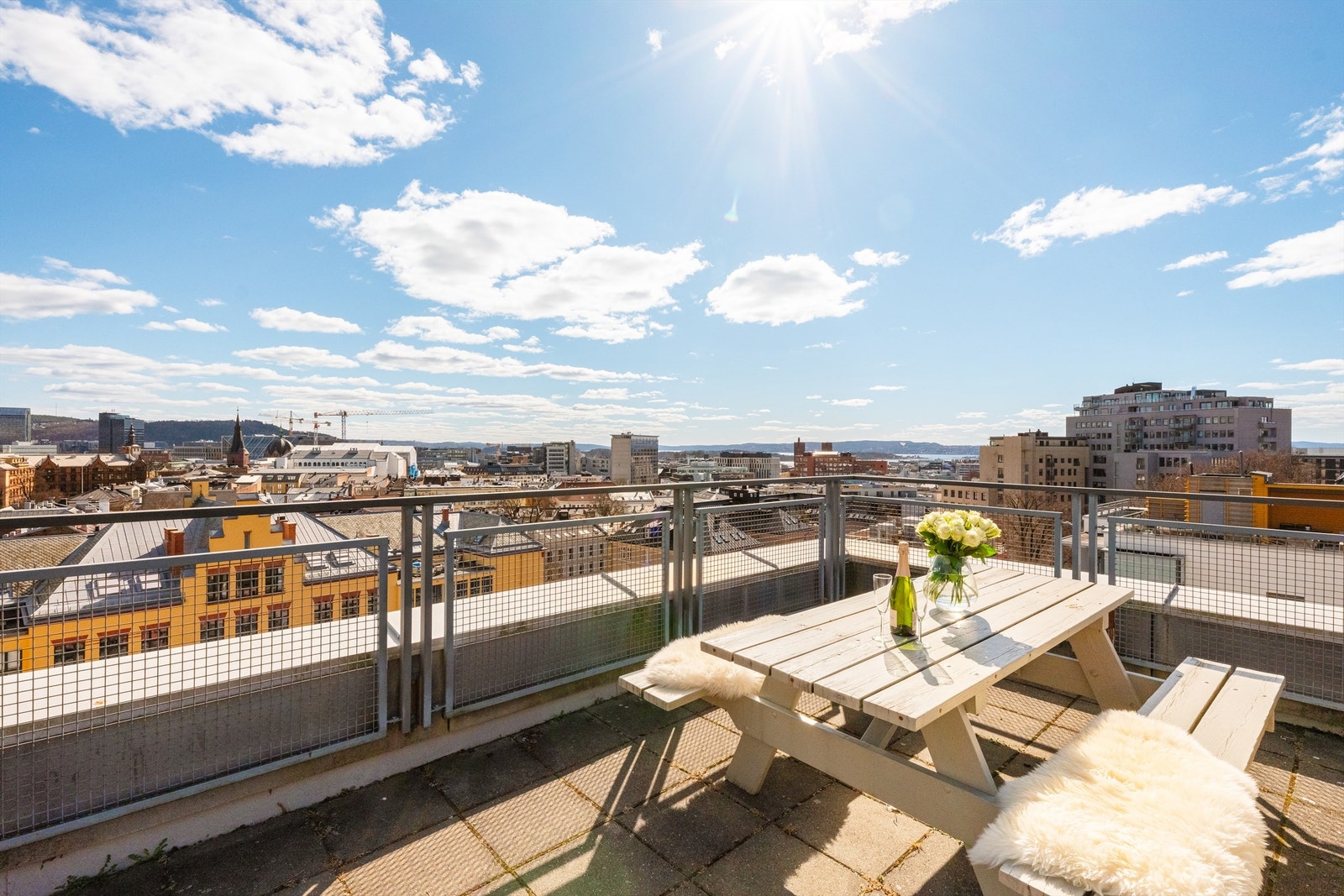 Sameiet har to felles takterrasser med sol hele dagen! Galleribilde