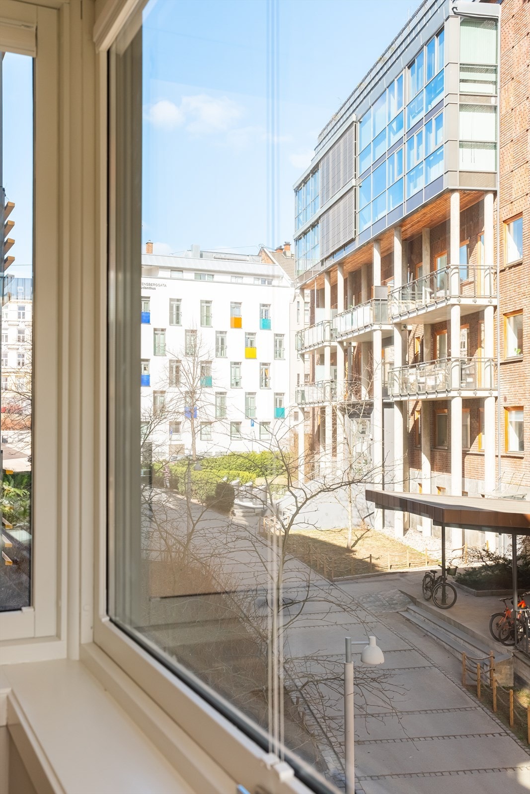 Hyggelig utsyn i roligere omgivelser uten biltrafikk. Galleribilde