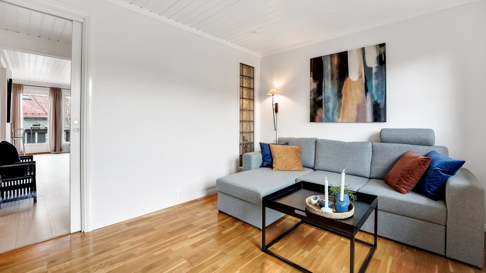 Tv-stue/soverom i 1. etasje. Galleribilde