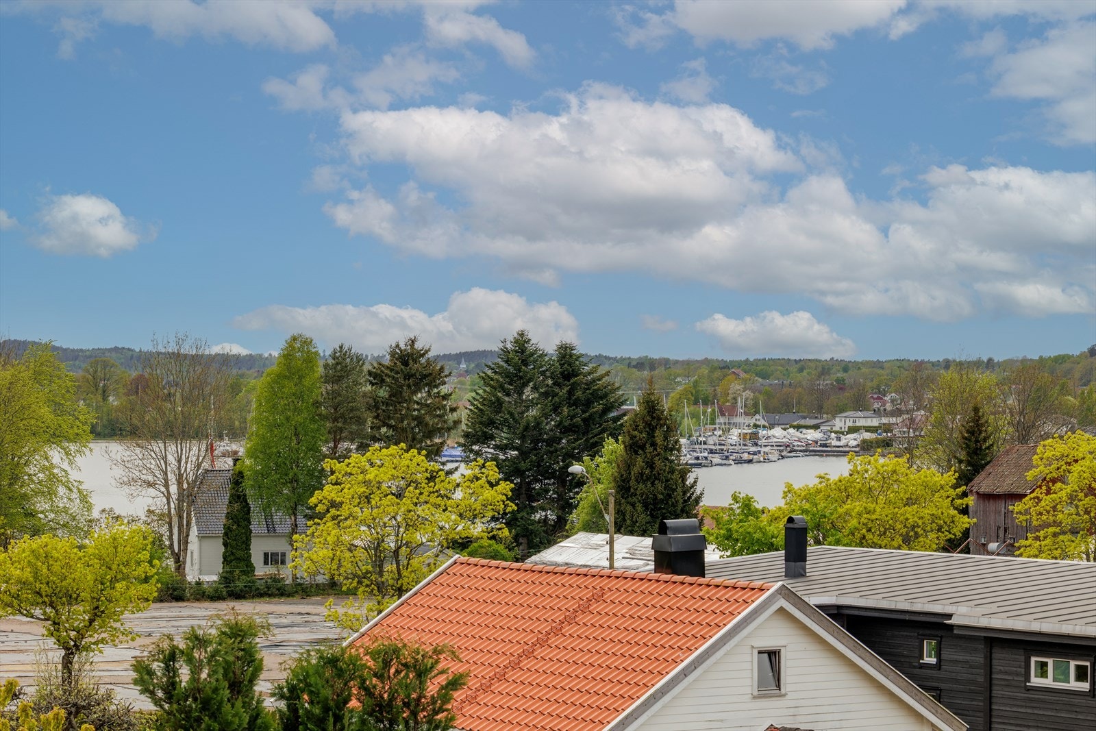 Utsikt fra balkongen i andre etasje. Galleribilde