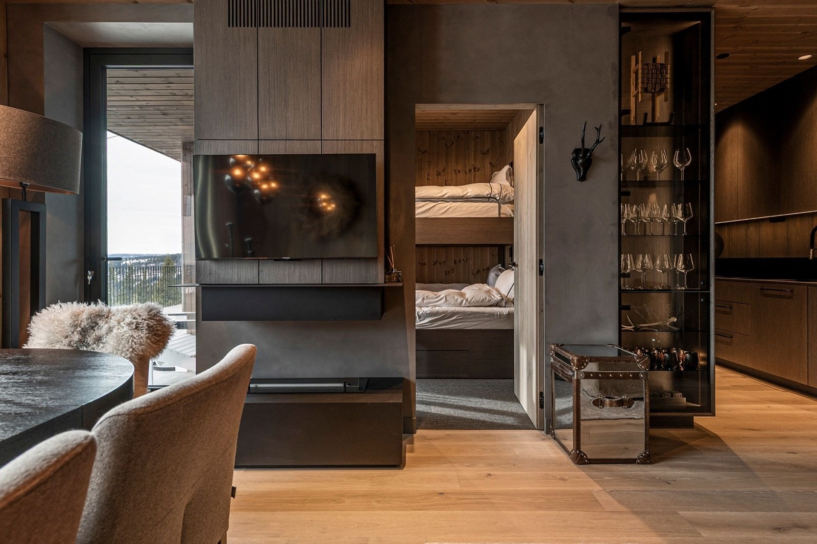 Stuen har utgang til terrasse på 25m2 Galleribilde