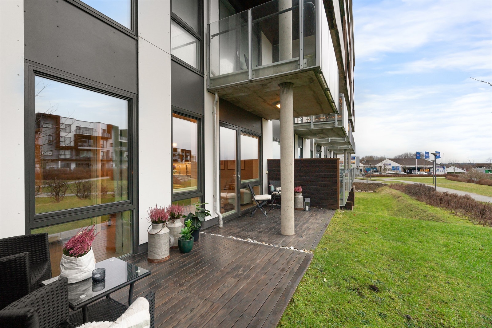 Flott uteområdet. Galleribilde