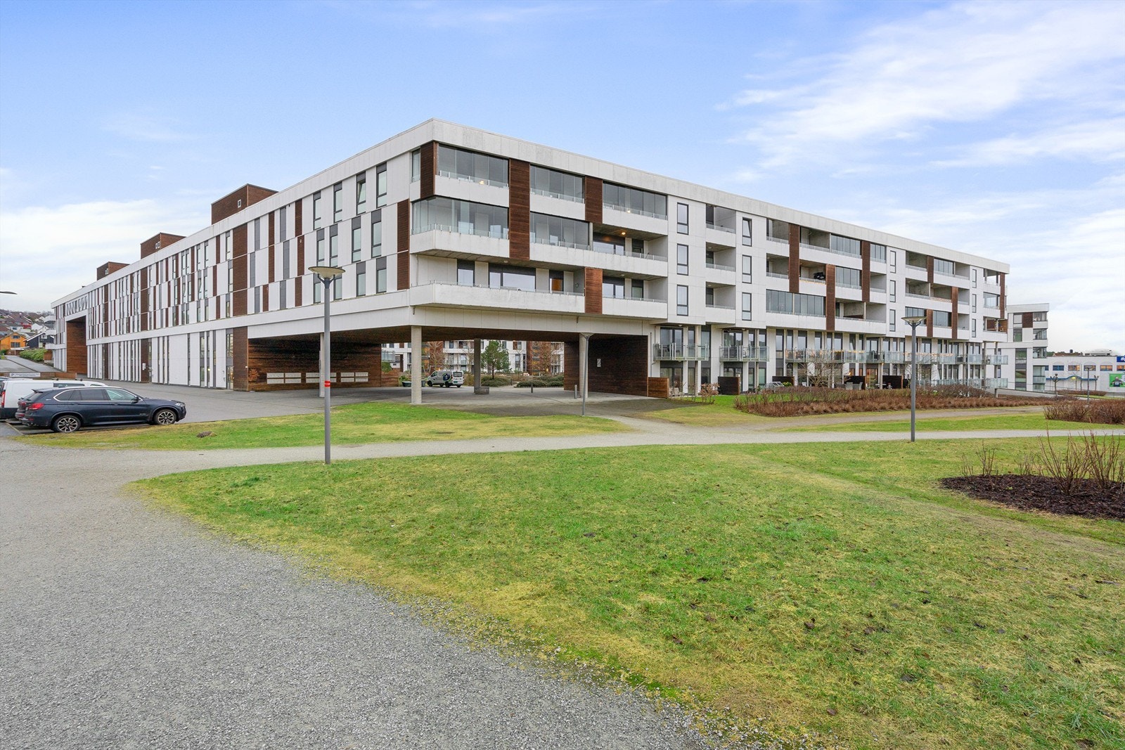 Leiligheten ligger i 1. etasje med god terrasse og utsikt ut mot grøntområdet. Galleribilde
