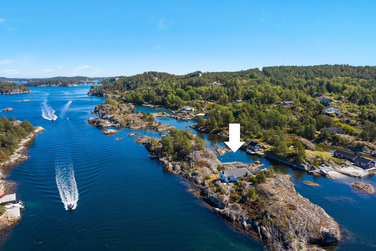 Her kan du nyte båtliv, bading, sjøsport og fiske i rolige og naturskjønne omgivelser, samtidig som det er kun en kort båttur unna Kragerø sentrum. Galleribilde