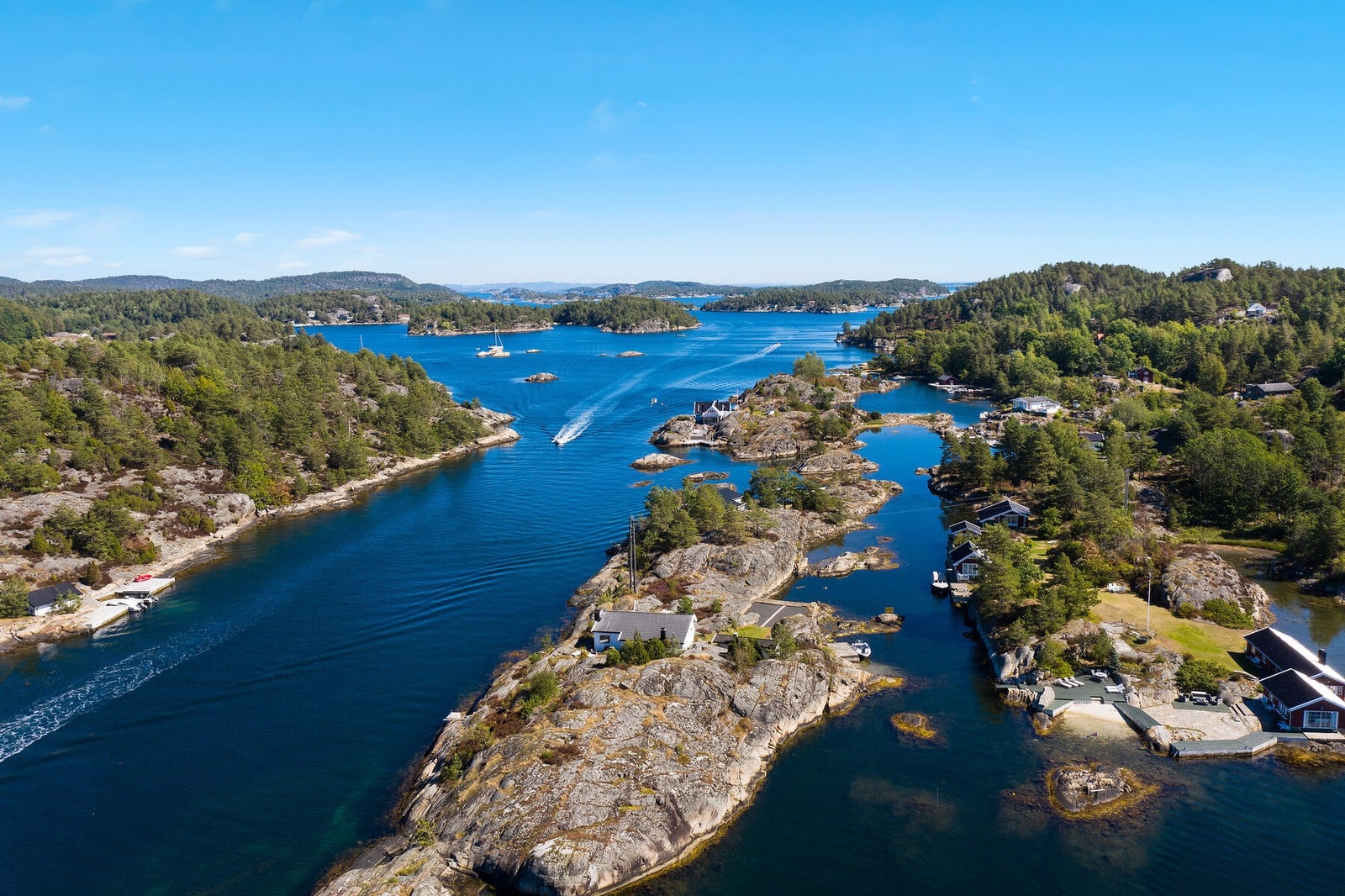 Eller ta deg en båttur rundt i den flotte skjærgården! Galleribilde