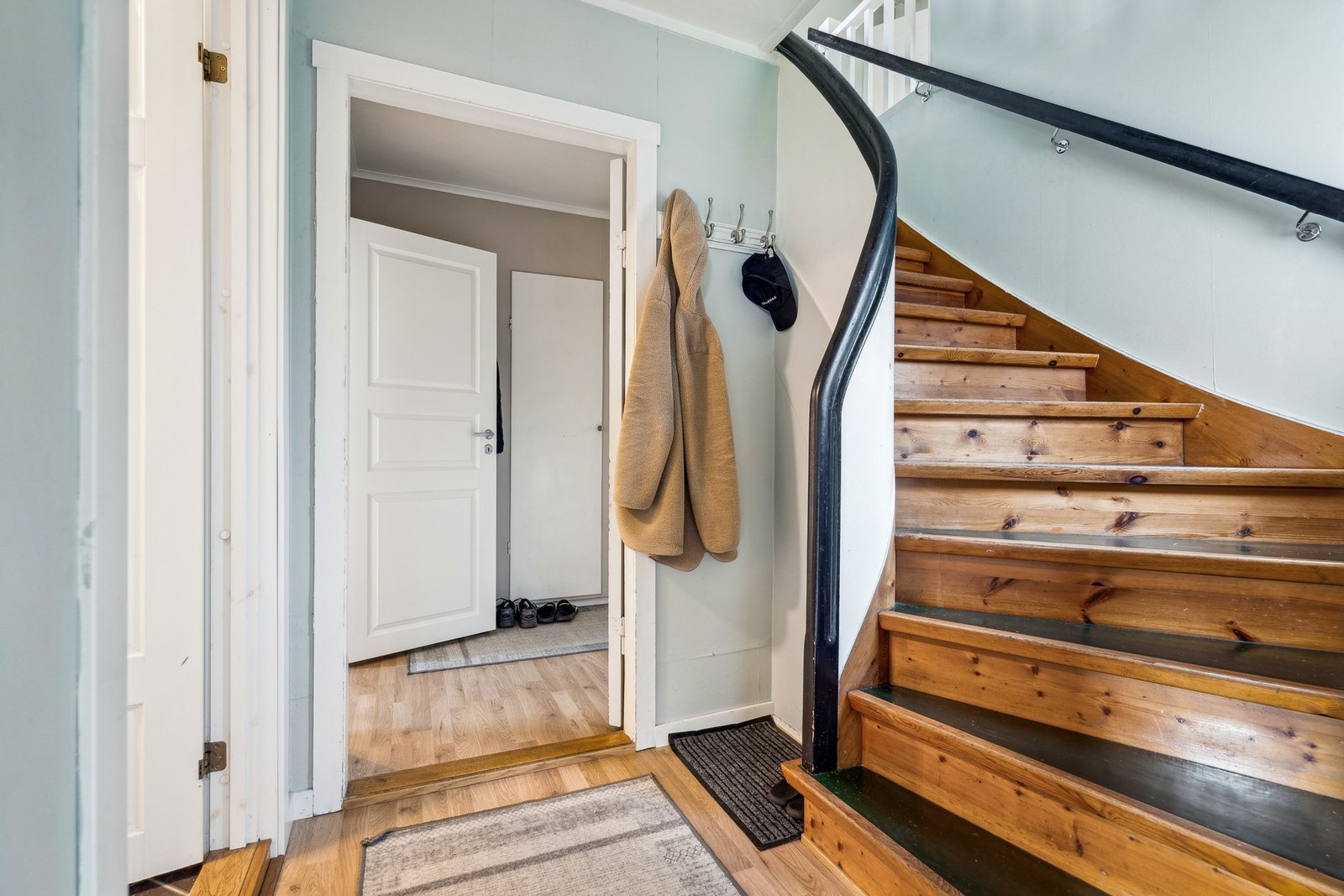 Entré med bad inn til venstre. Galleribilde