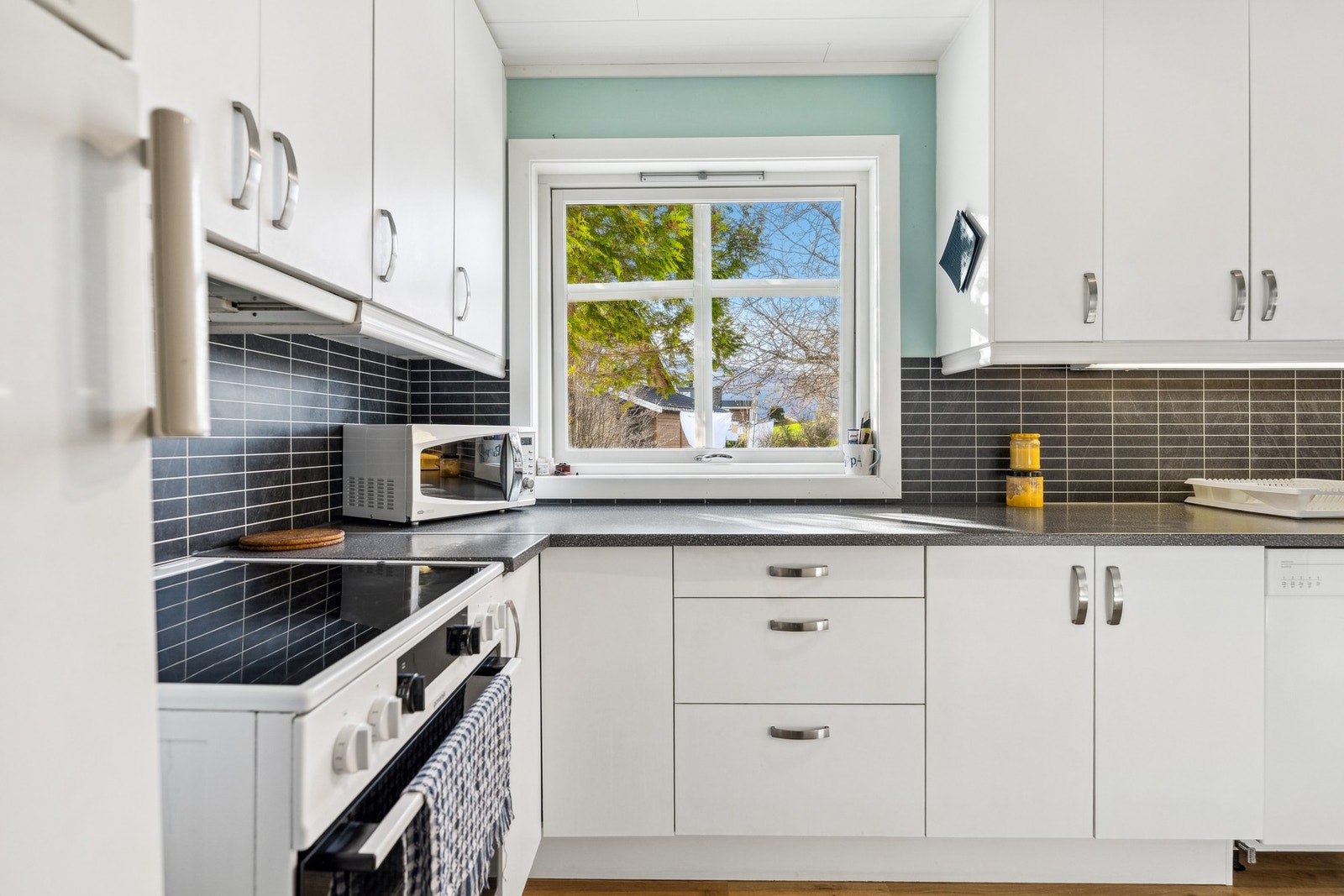 Alle vinduer i boligen er skiftet av nåværende eiere. Galleribilde