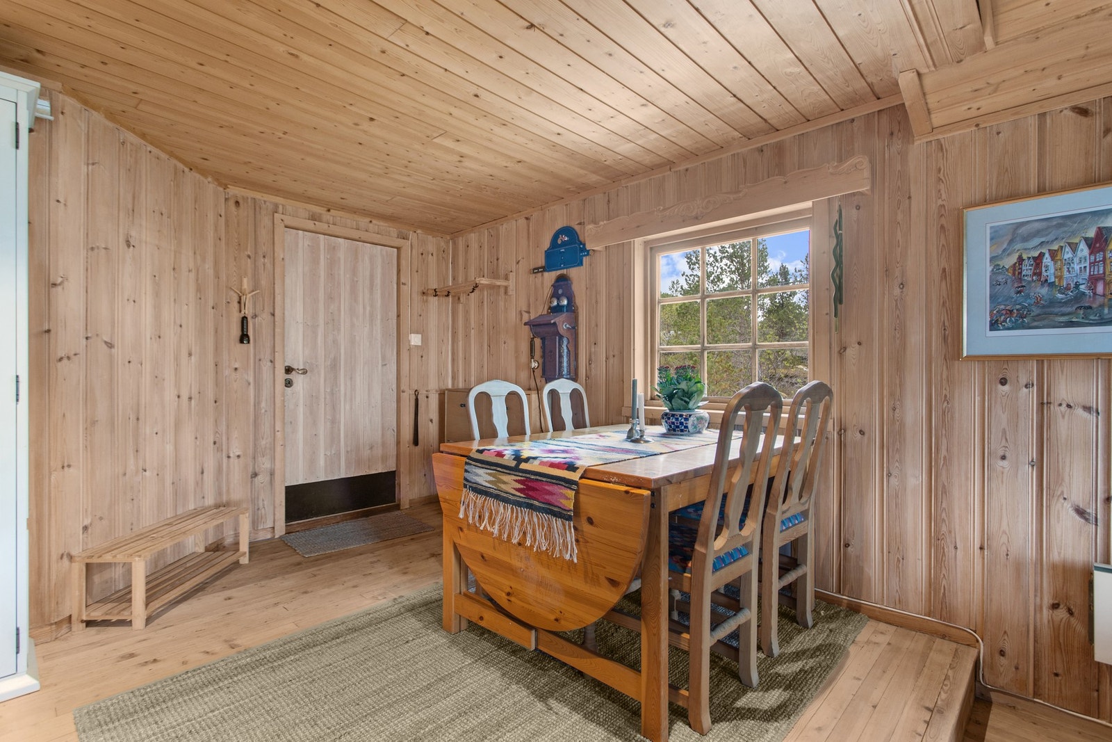 God plass til spisebord i tilknytning til kjøkken Galleribilde