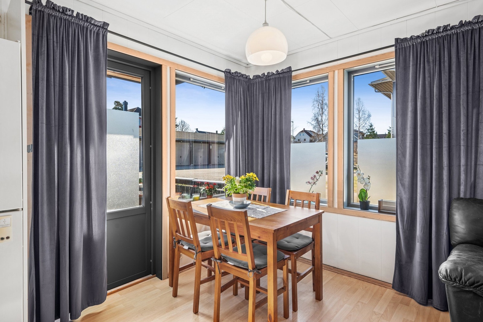 Her kan du nyte morgenkaffen og gode middager. Galleribilde