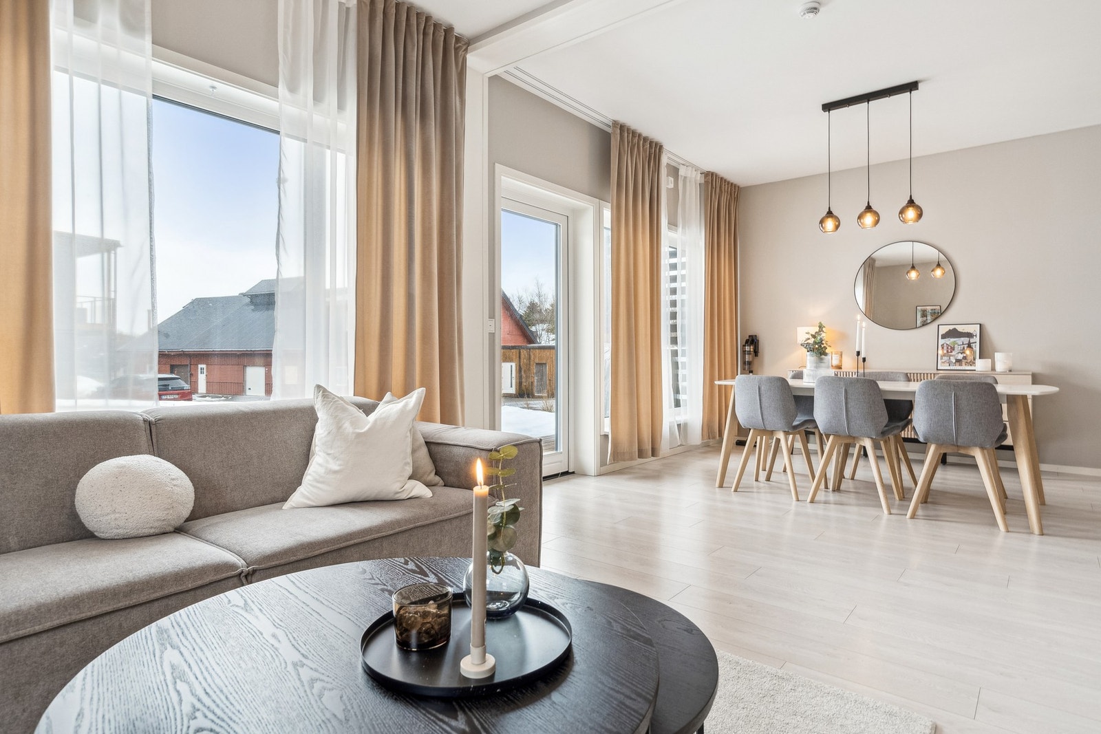 Fra stuen er det utgang til terrasse Galleribilde