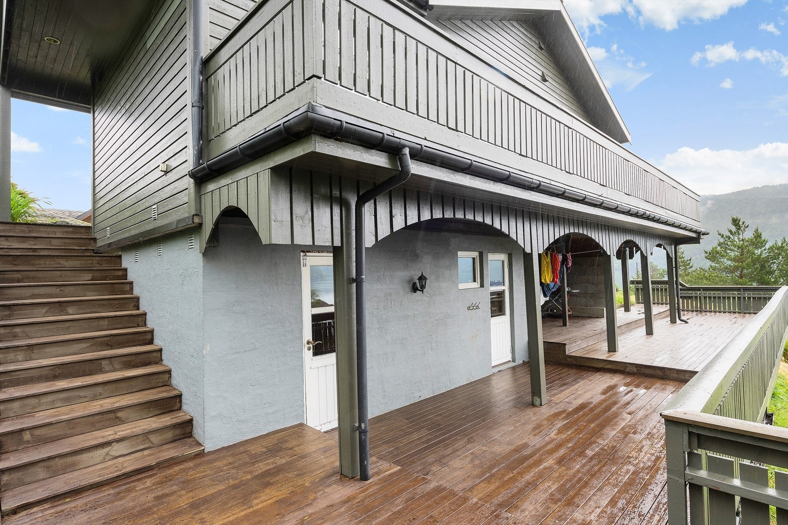 To rom i kjeller (bod og hobbyrom). Romslig terrasse Galleribilde