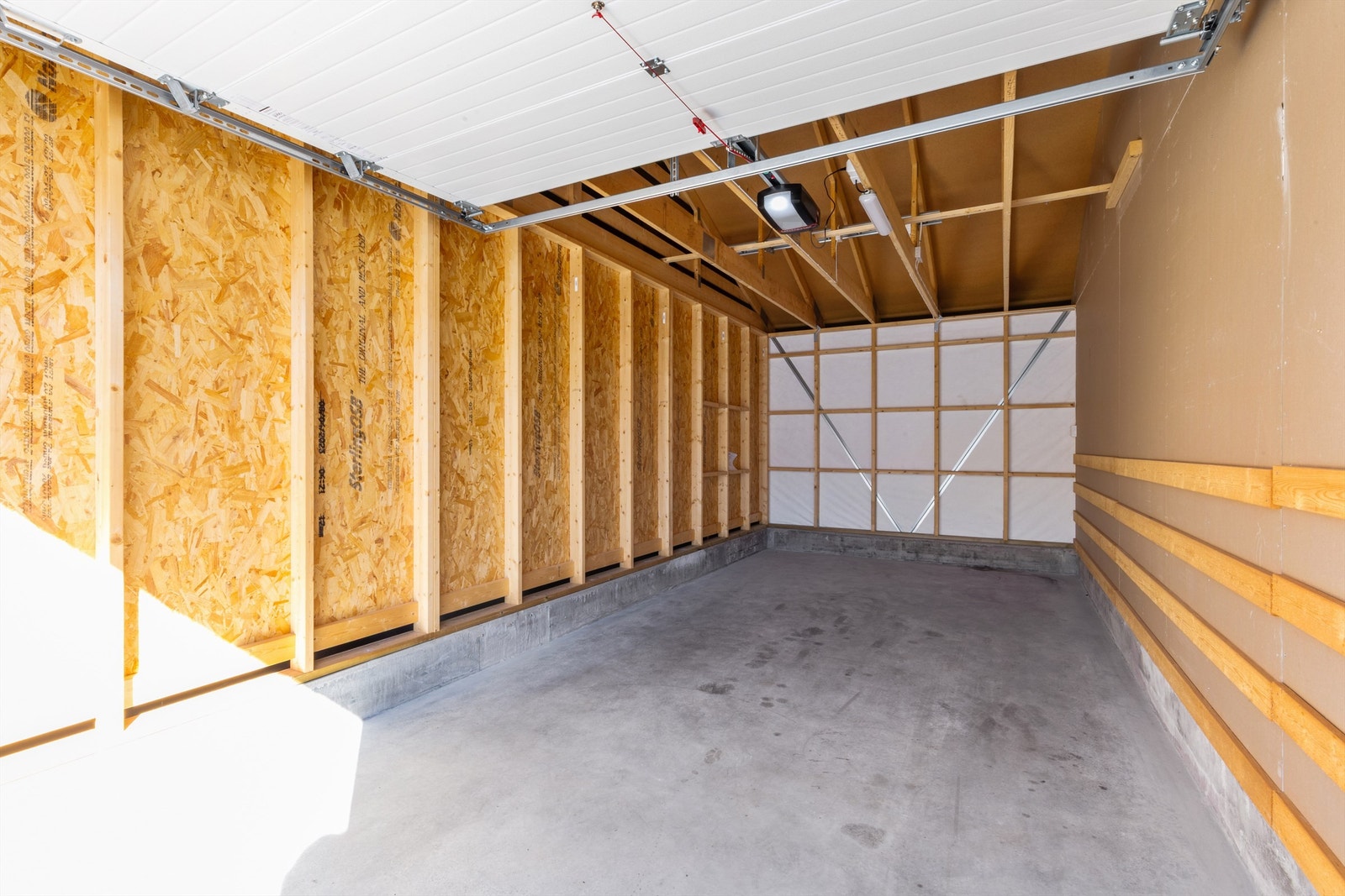 Romslig plass i garasjen Galleribilde