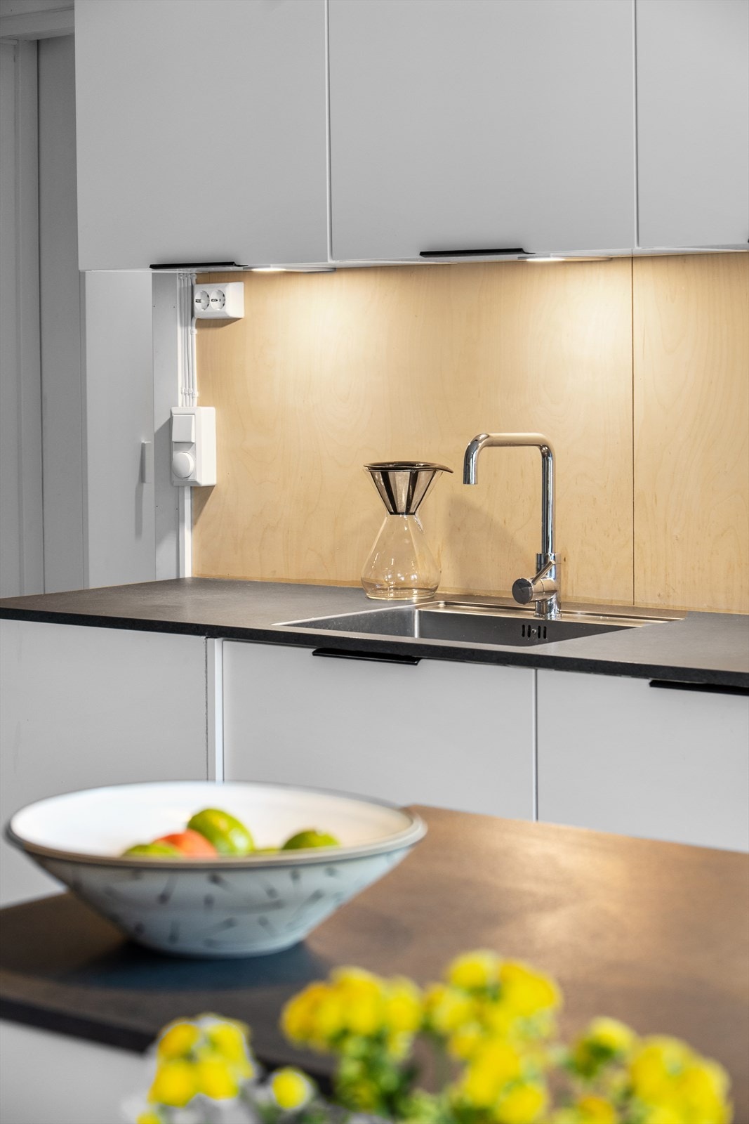 Over benken er det god belysning. Galleribilde