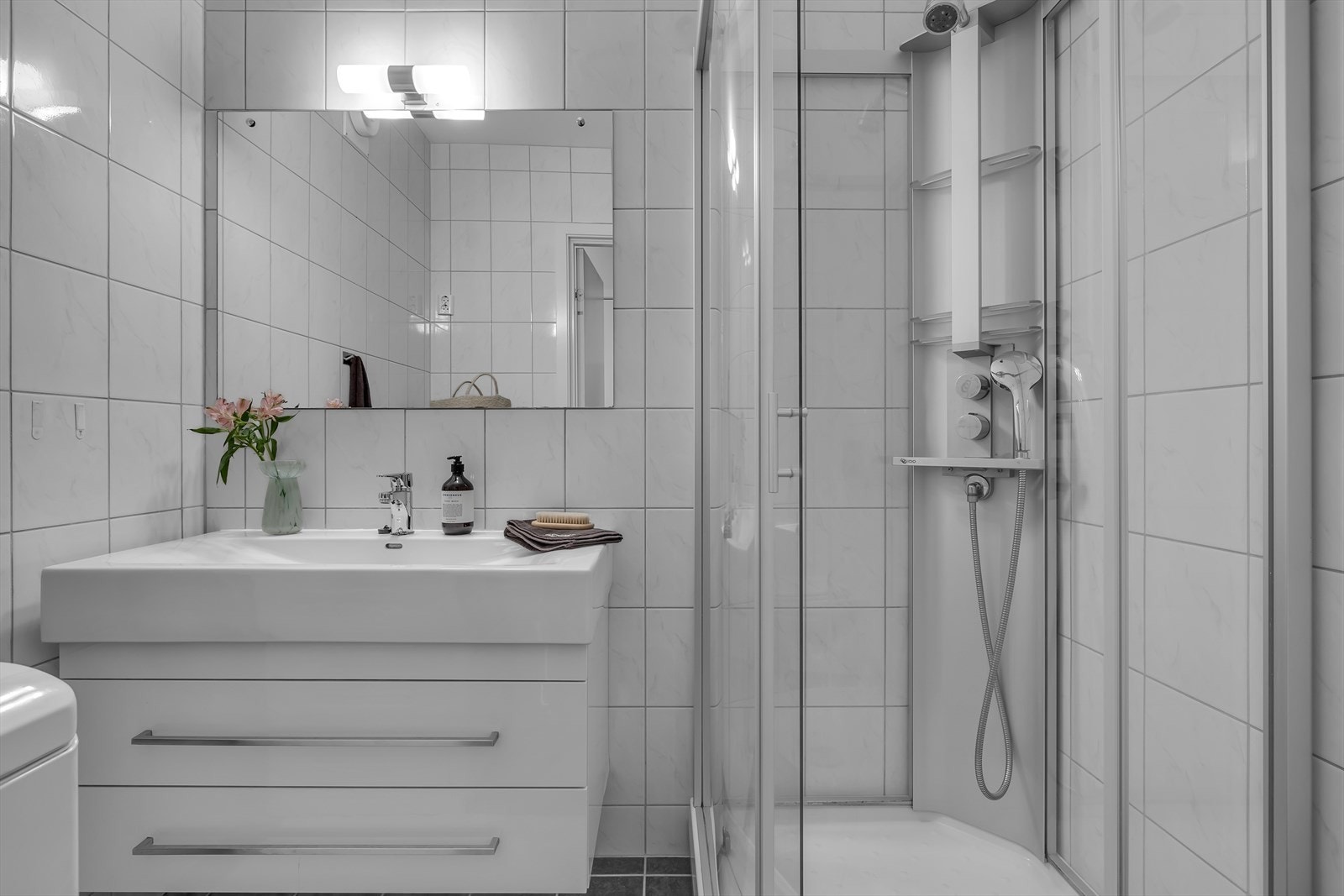 Pent flislagt bad Galleribilde