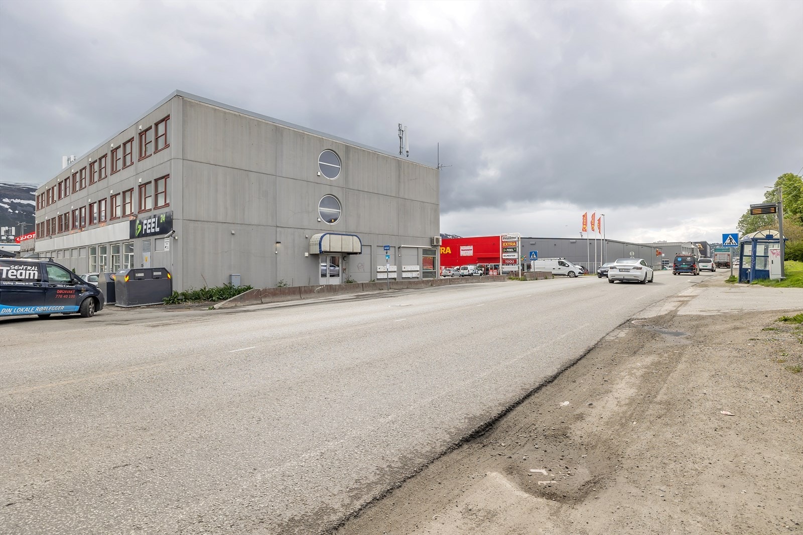 Buss like utenfor døra som tar deg til sentrum og UiT Galleribilde