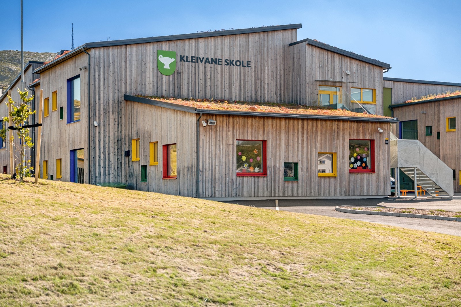 Kleivane barneskole med flerbrukshall ligger noen minutter fra eiendommen Galleribilde