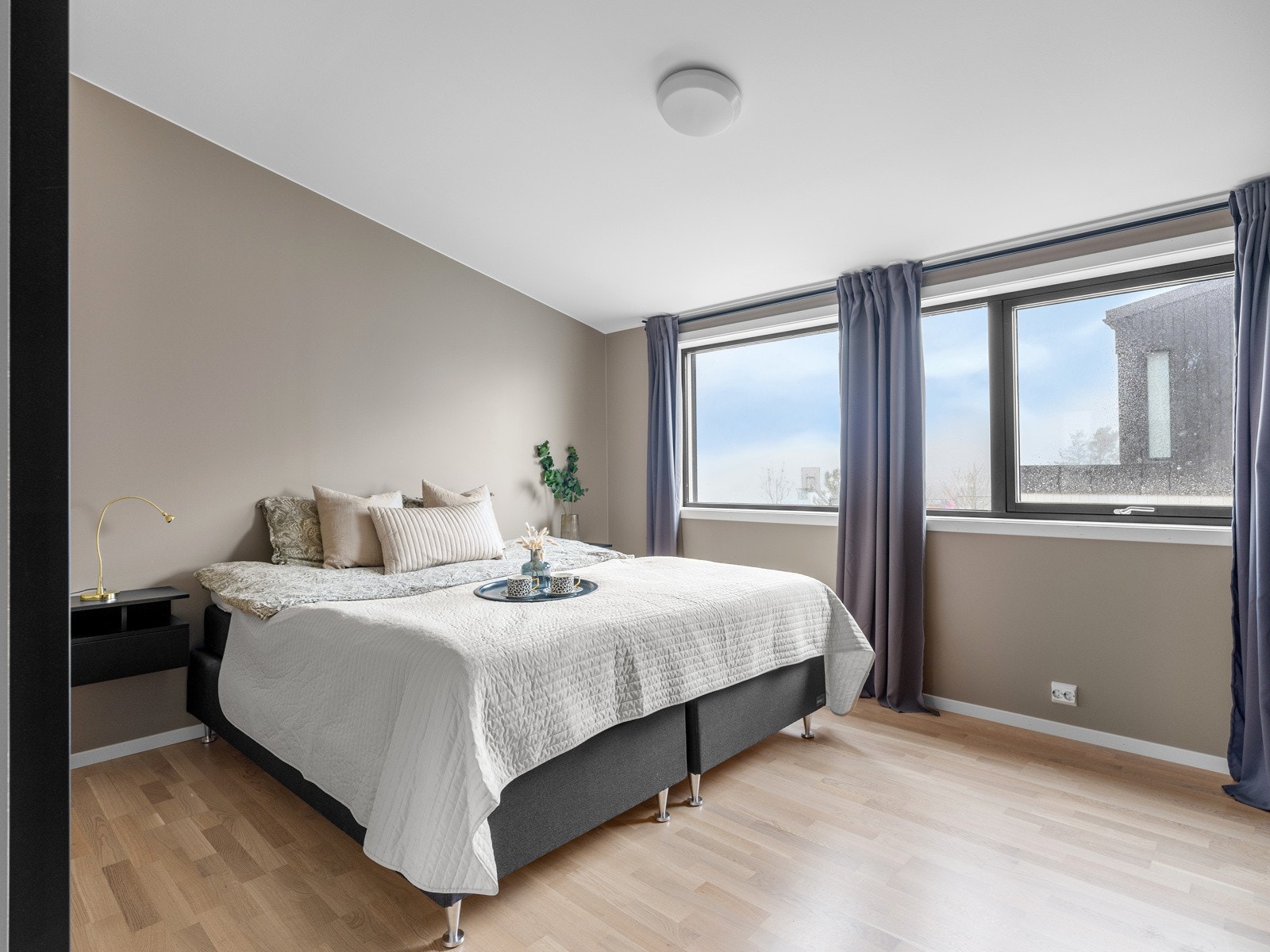 Hovedsoveorm med stor garderobeløsning Galleribilde