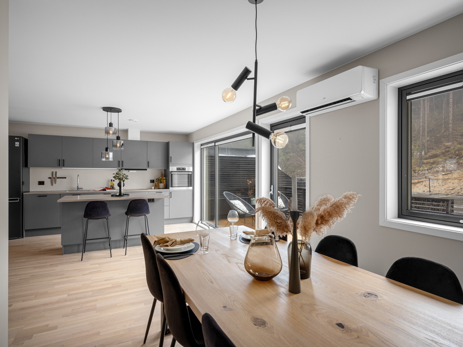 Fra kjøkkenet er det utgang til terrasse på ca. 17 kvm Galleribilde