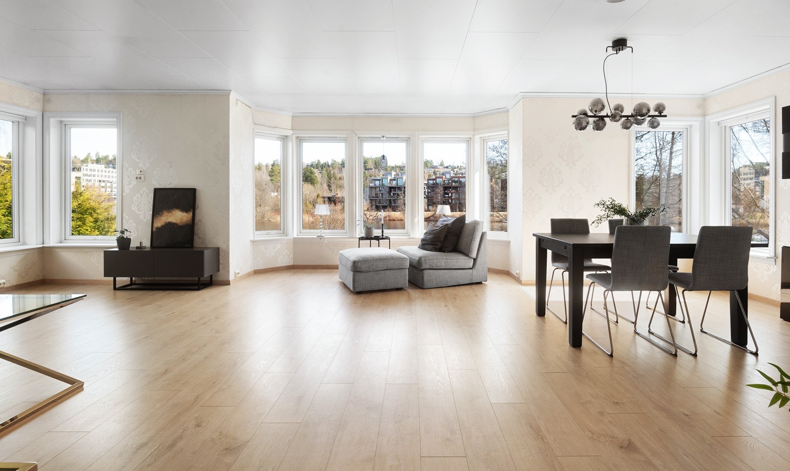 Stor stue med karnapp og fantastisk utsikt Galleribilde