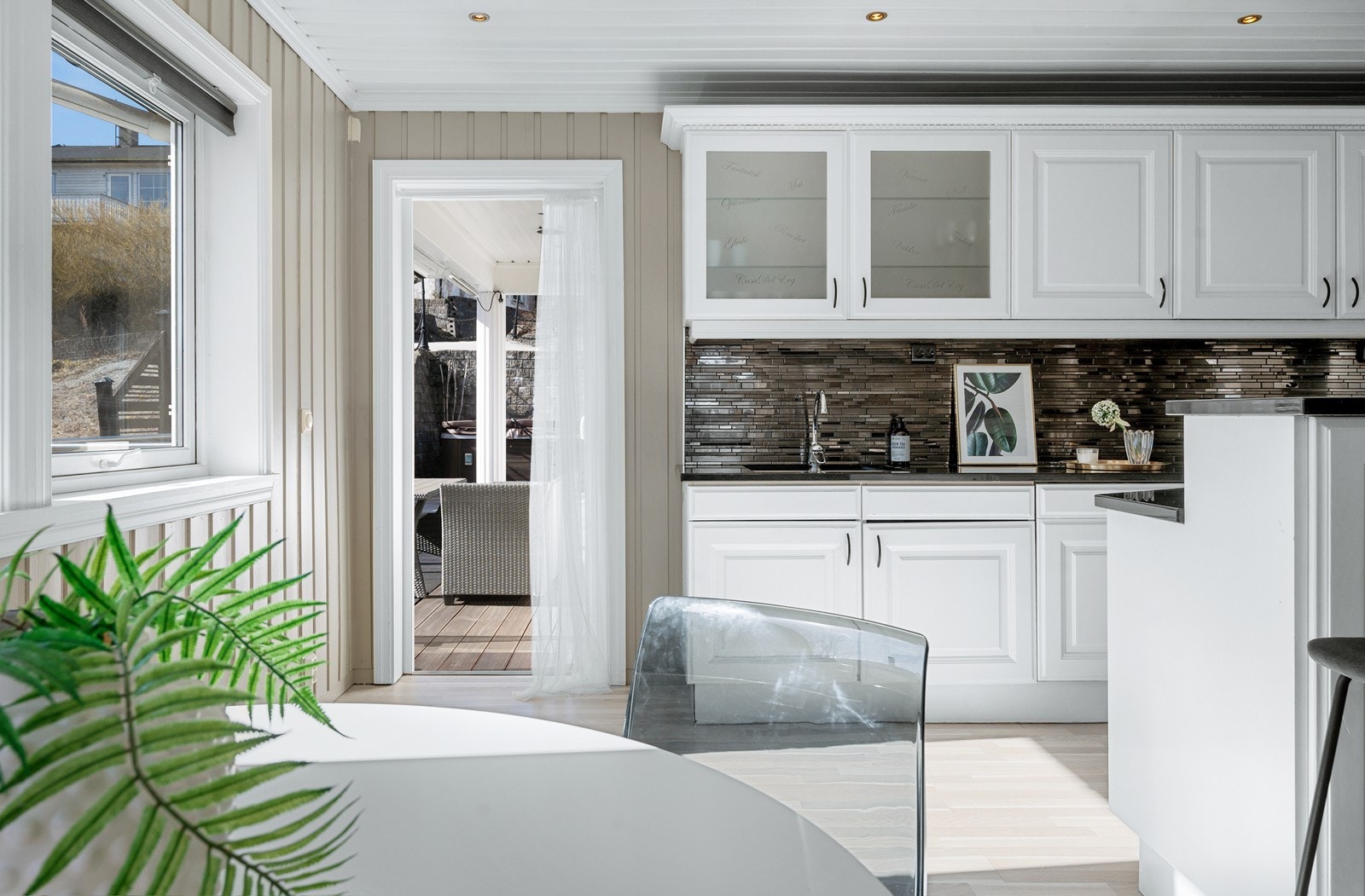 Praktisk med utgang fra kjøkken til terrassen Galleribilde