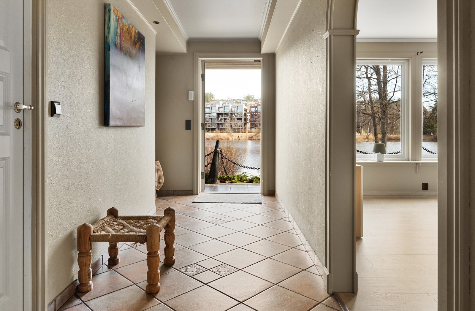 Inngangsparti sekundærleilighet (underetasje) Galleribilde