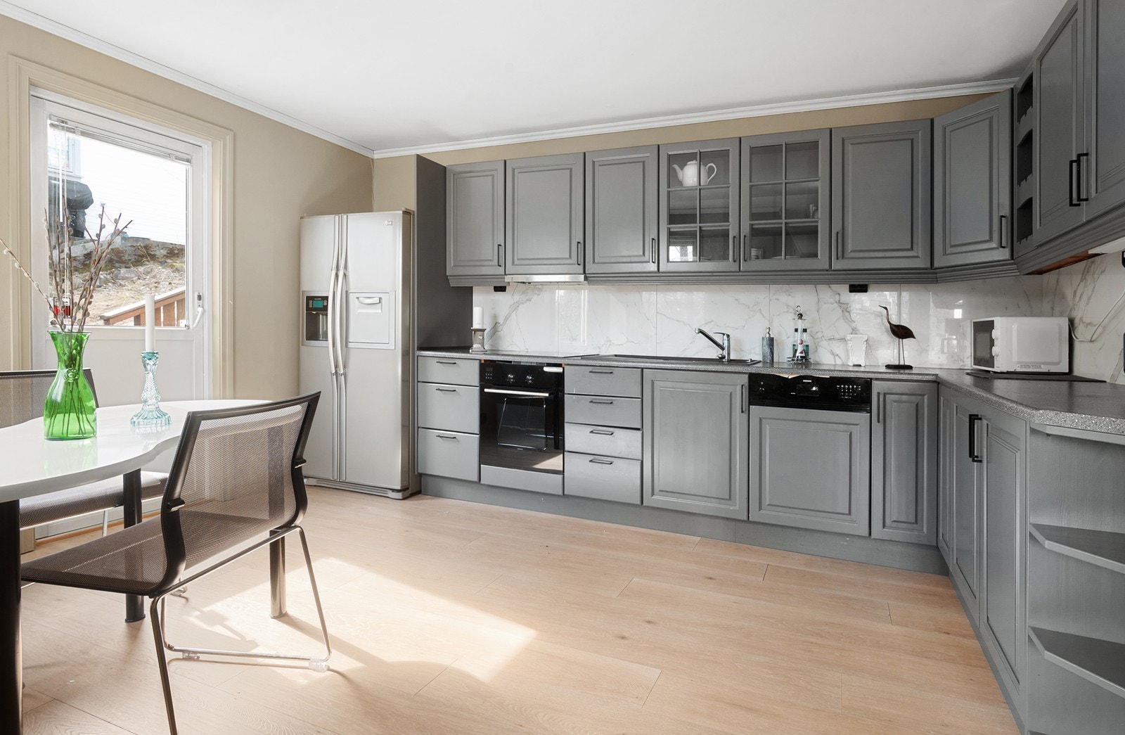 Kjøkken med egen utgang til terrasse Galleribilde